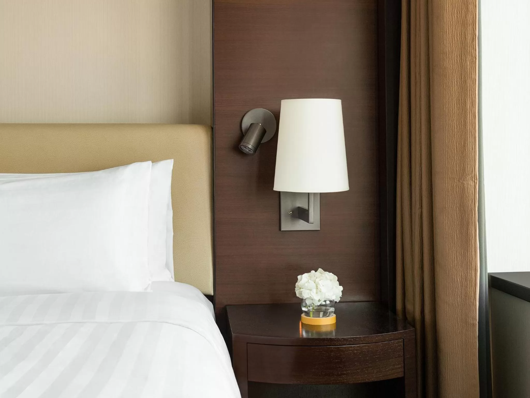 Bed in Shangri-La Far Eastern Tainan