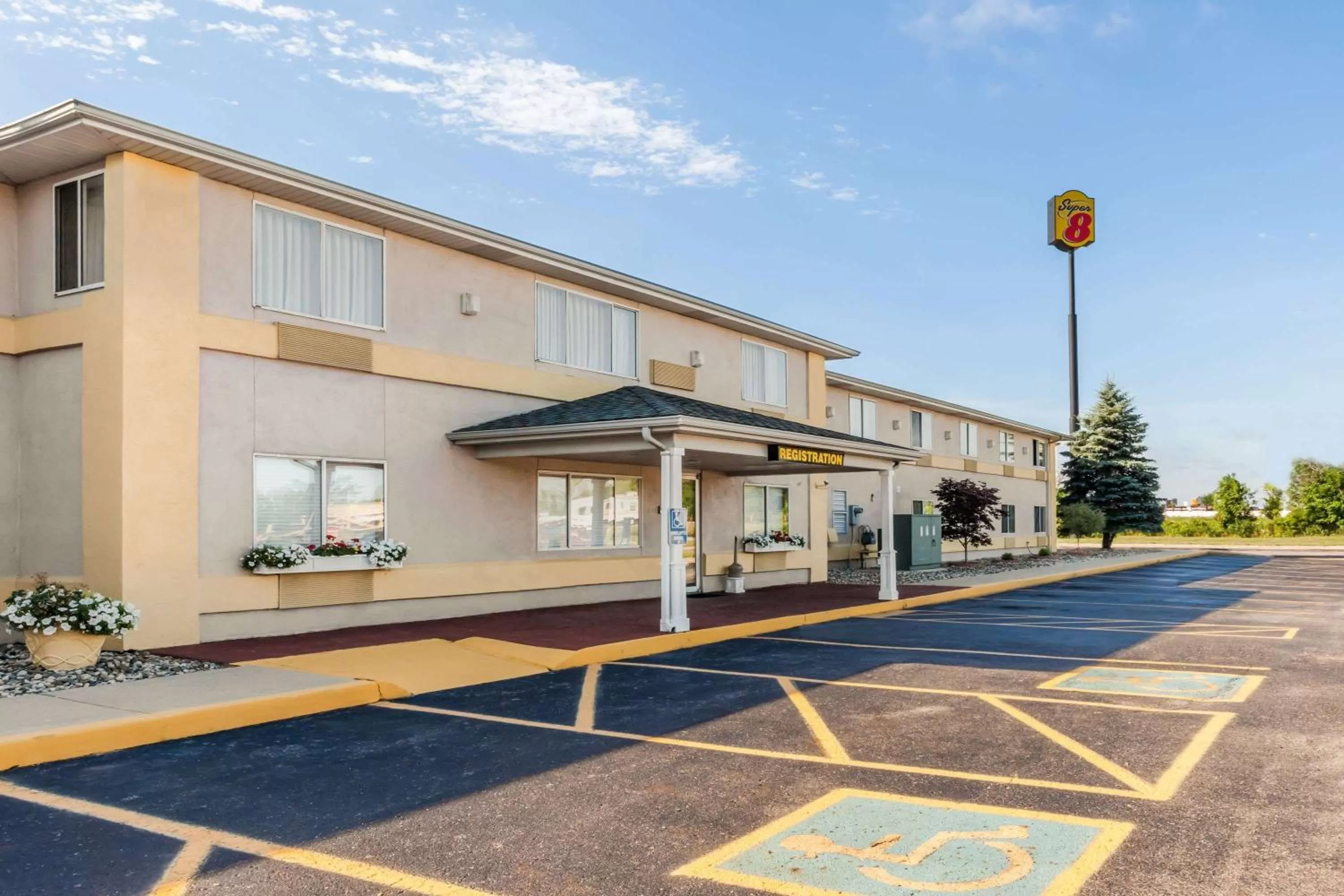 Property building in Super 8 by Wyndham Ionia MI