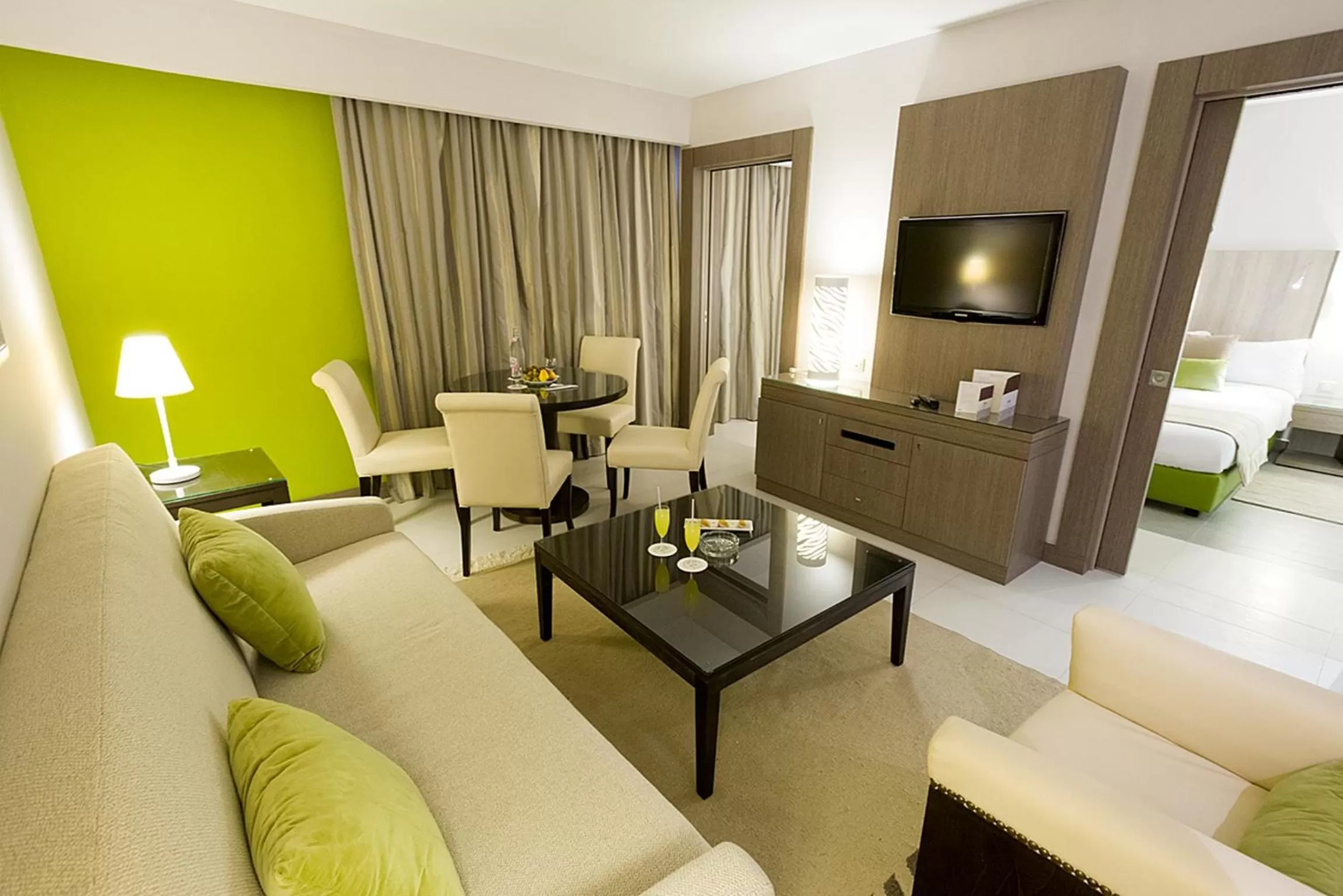 TV and multimedia in Golf Royal Hotel