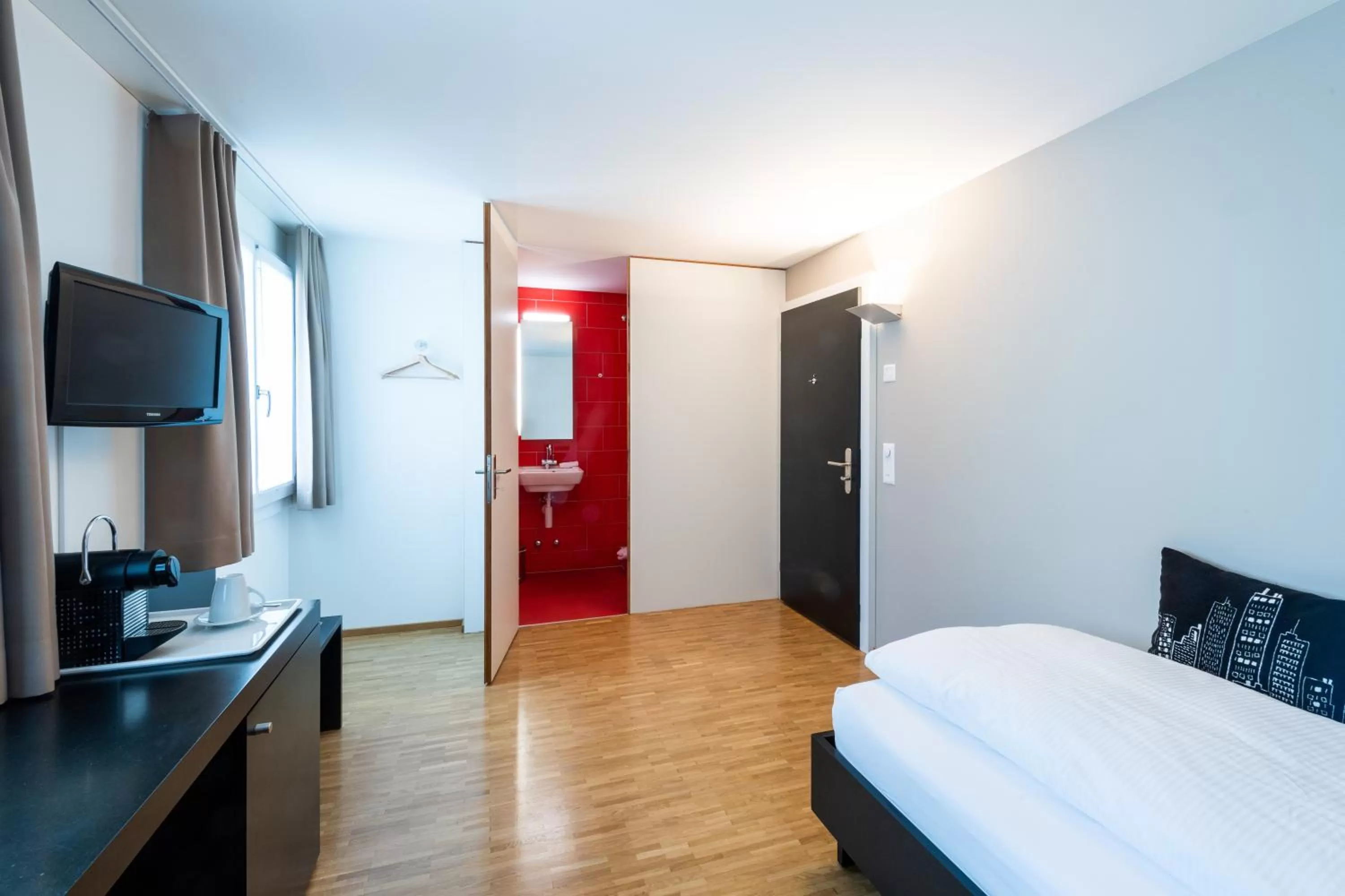 Shower, Bed in Hotel Bauernhof - Self Check-In Hotel