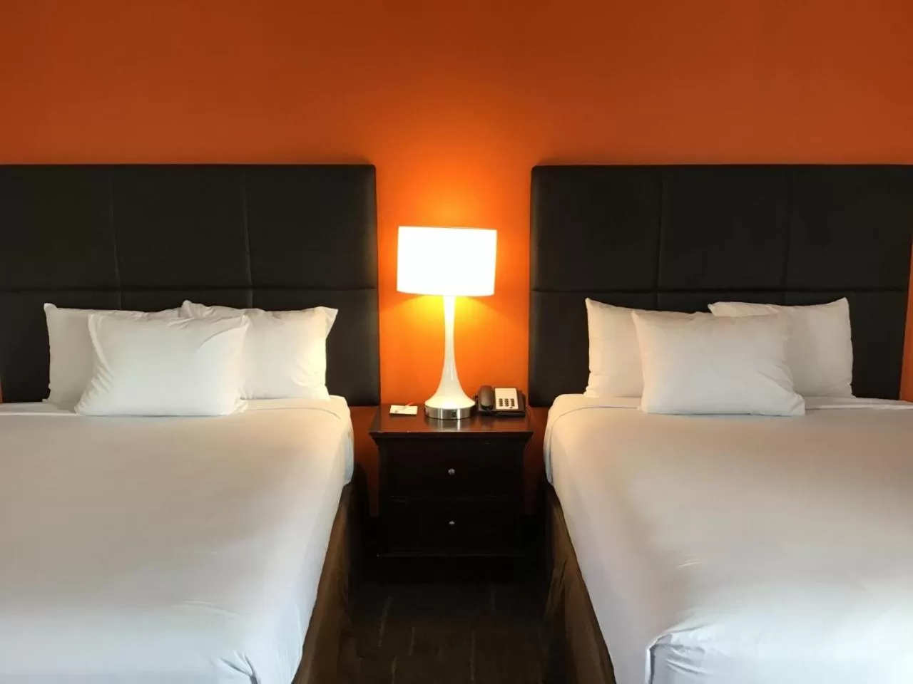 Bed in Howard Johnson by Wyndham Spokane North