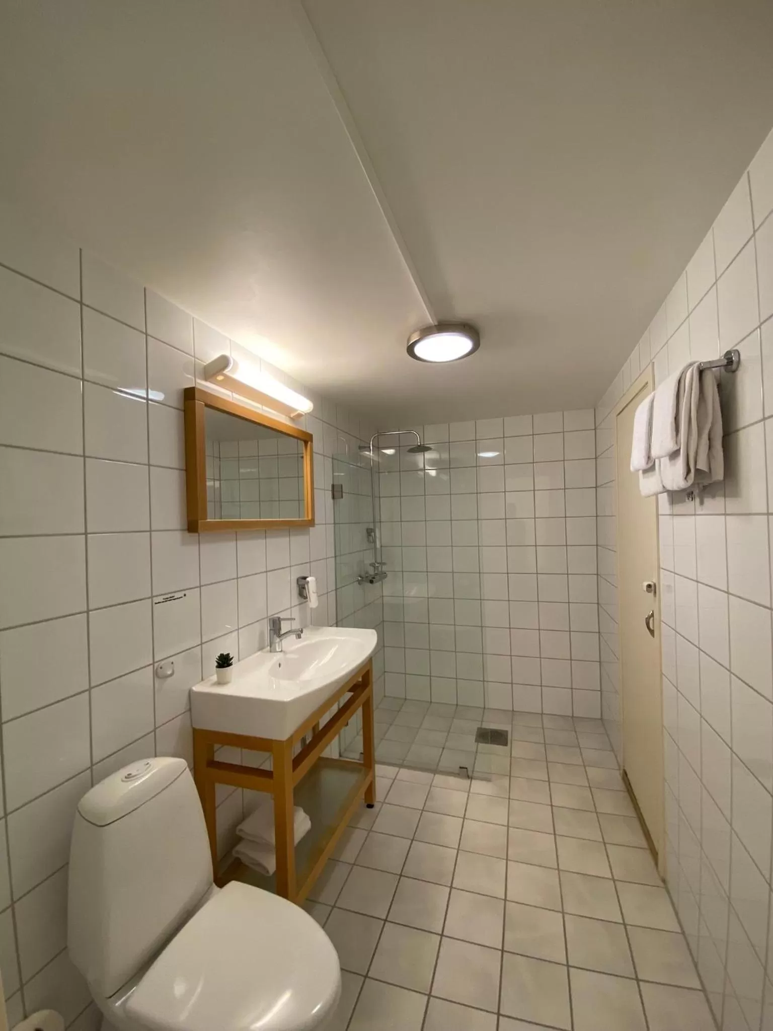 Shower in Lilland Brewery Hotel