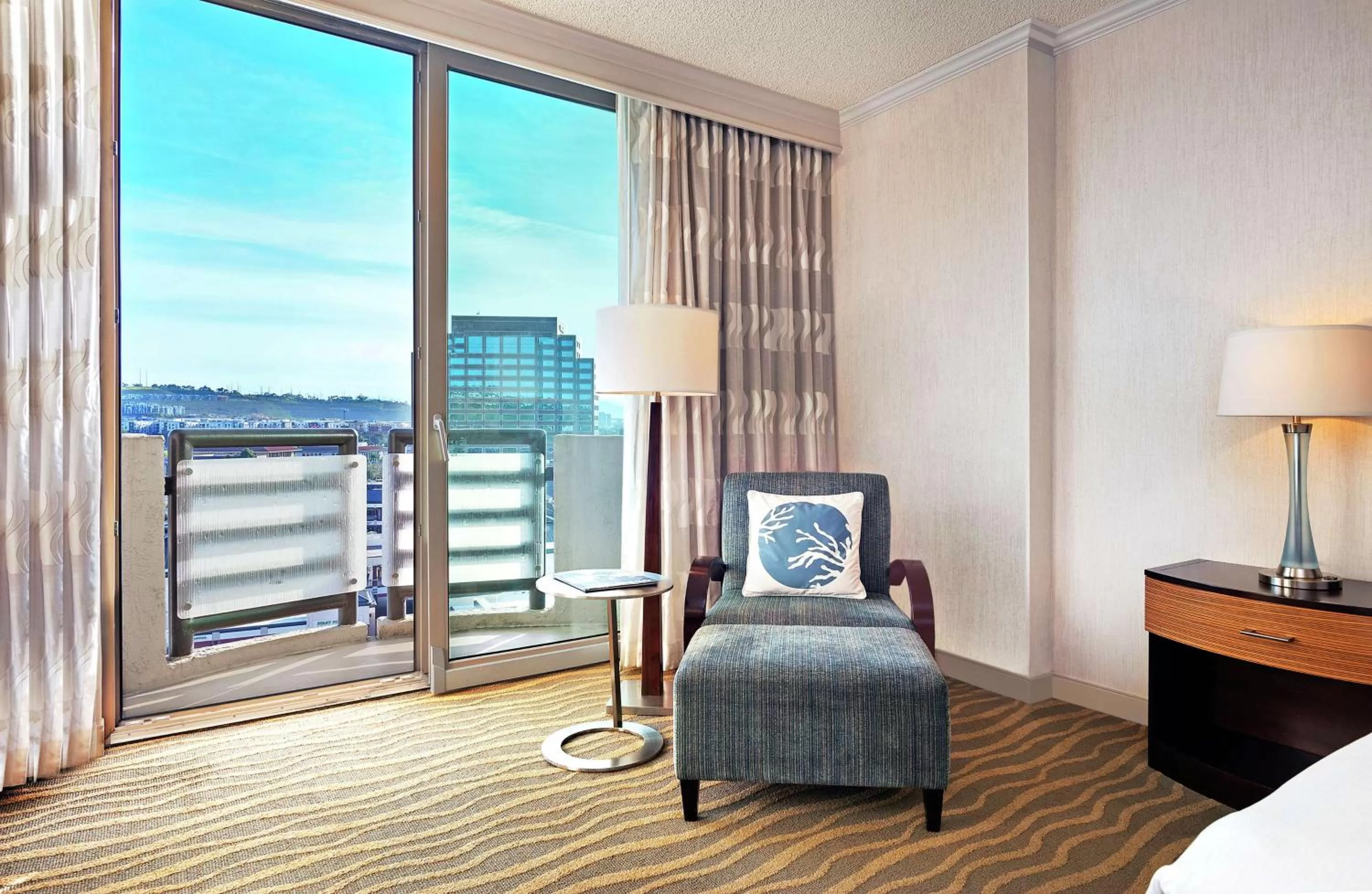 View (from property/room), Bed in DoubleTree by Hilton San Diego-Mission Valley