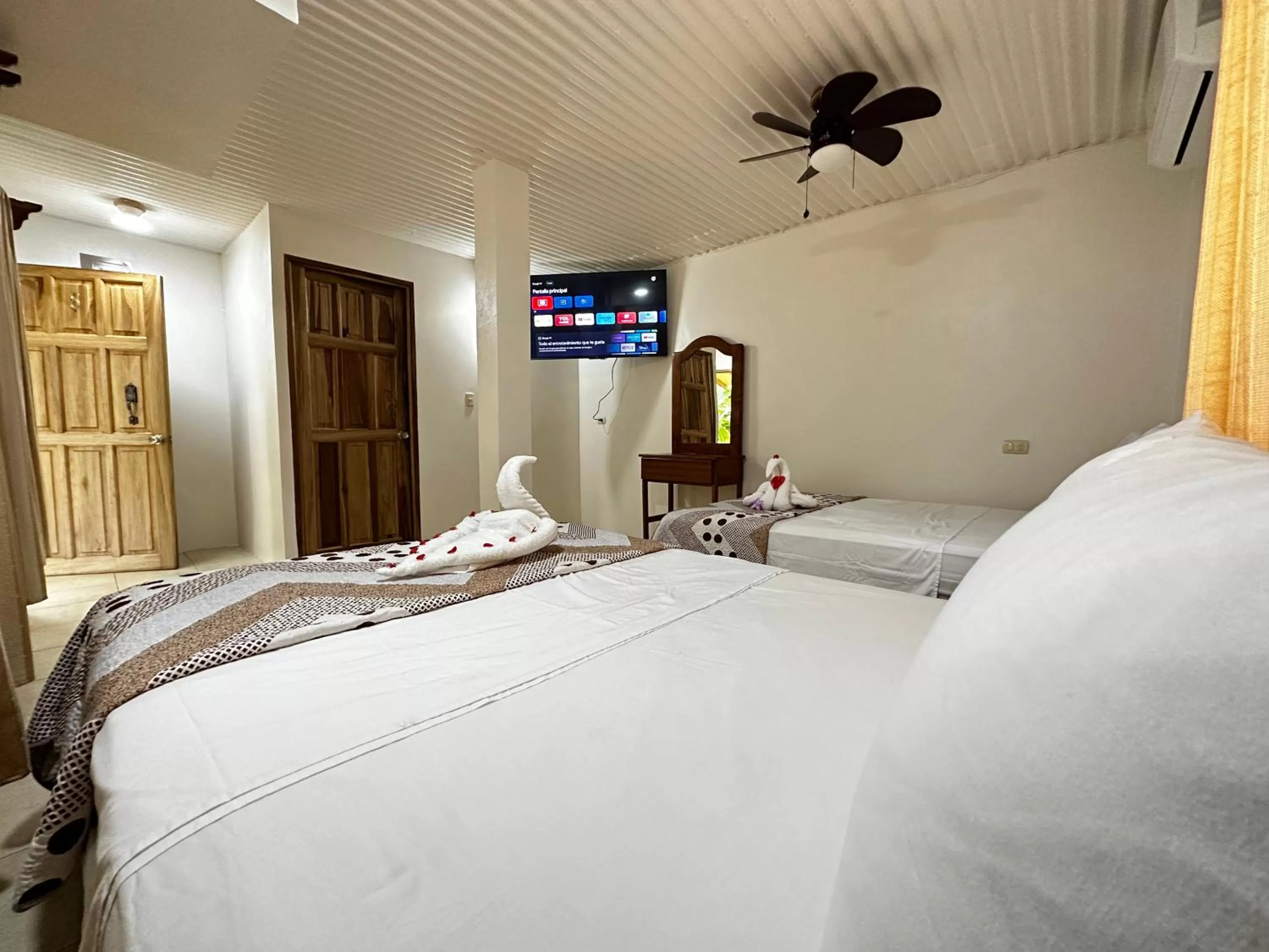 Loma Real Hot Springs Bed & Breakfast