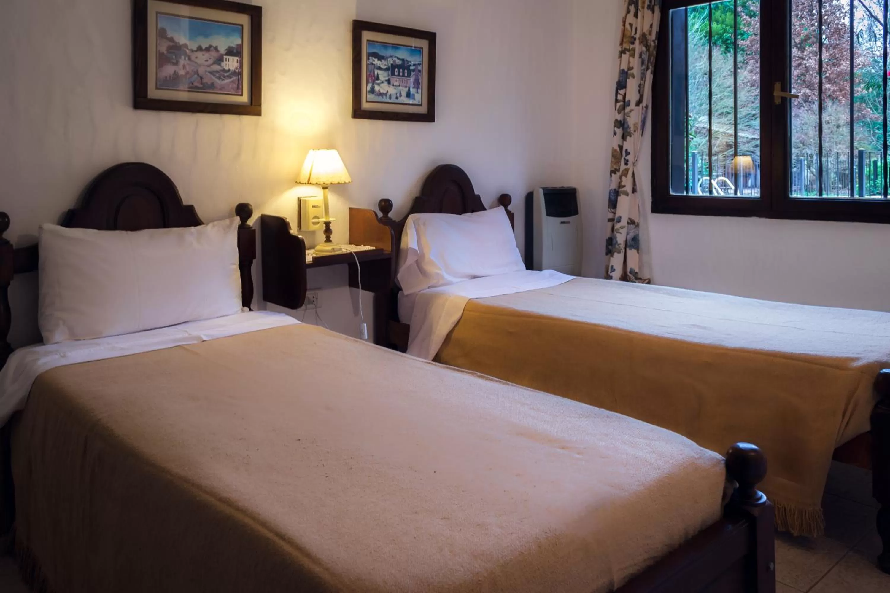 Photo of the whole room, Bed in La Posada de Akasha