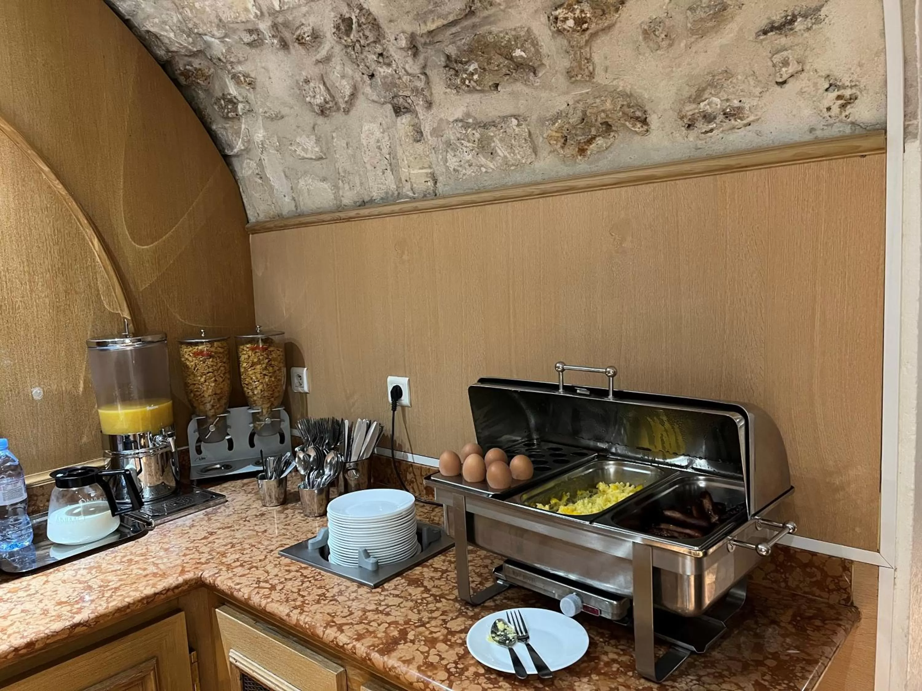 Buffet breakfast in Hotel Lautrec Opera