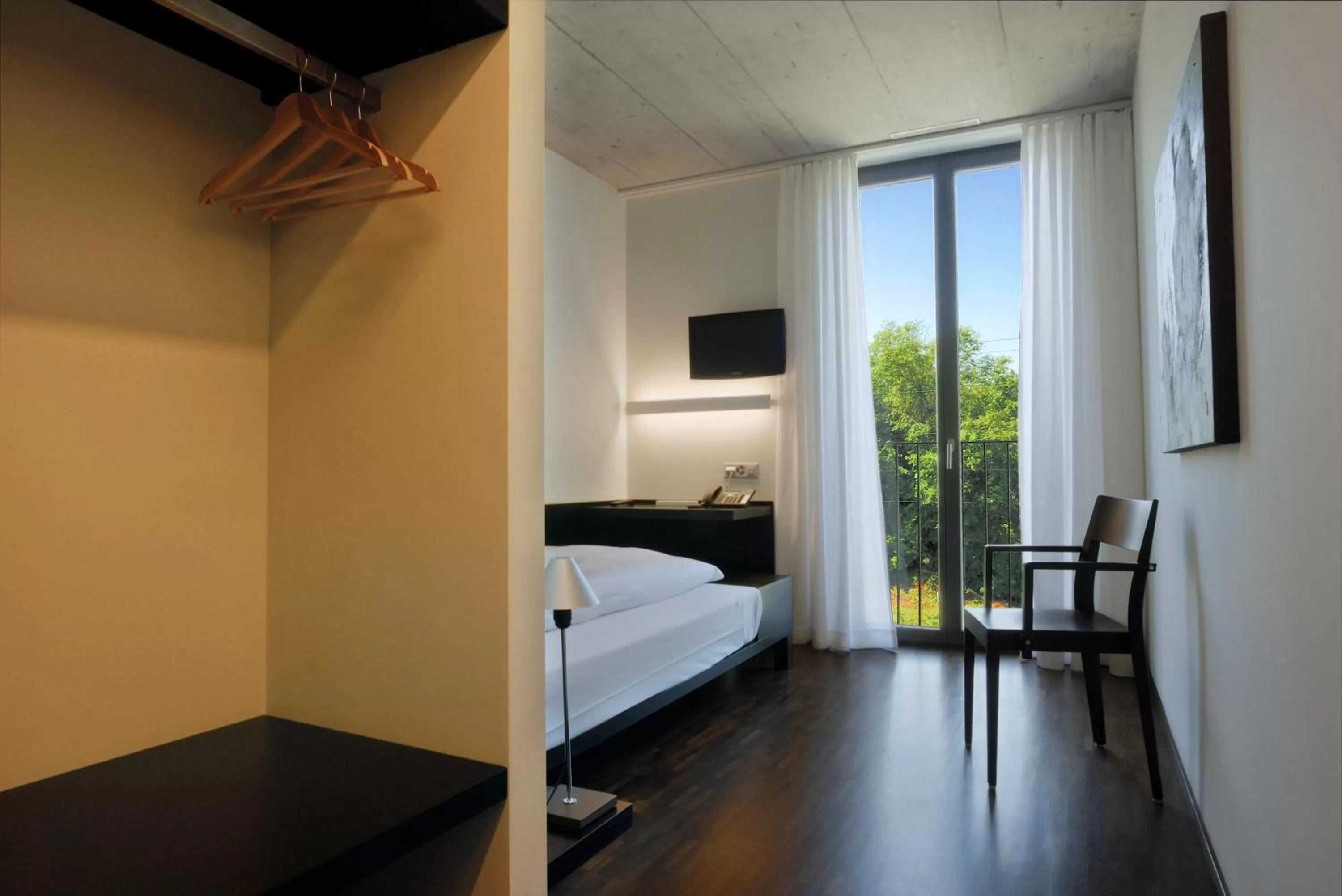 Bedroom, Bed in Hotel Kreuzlingen am Hafen