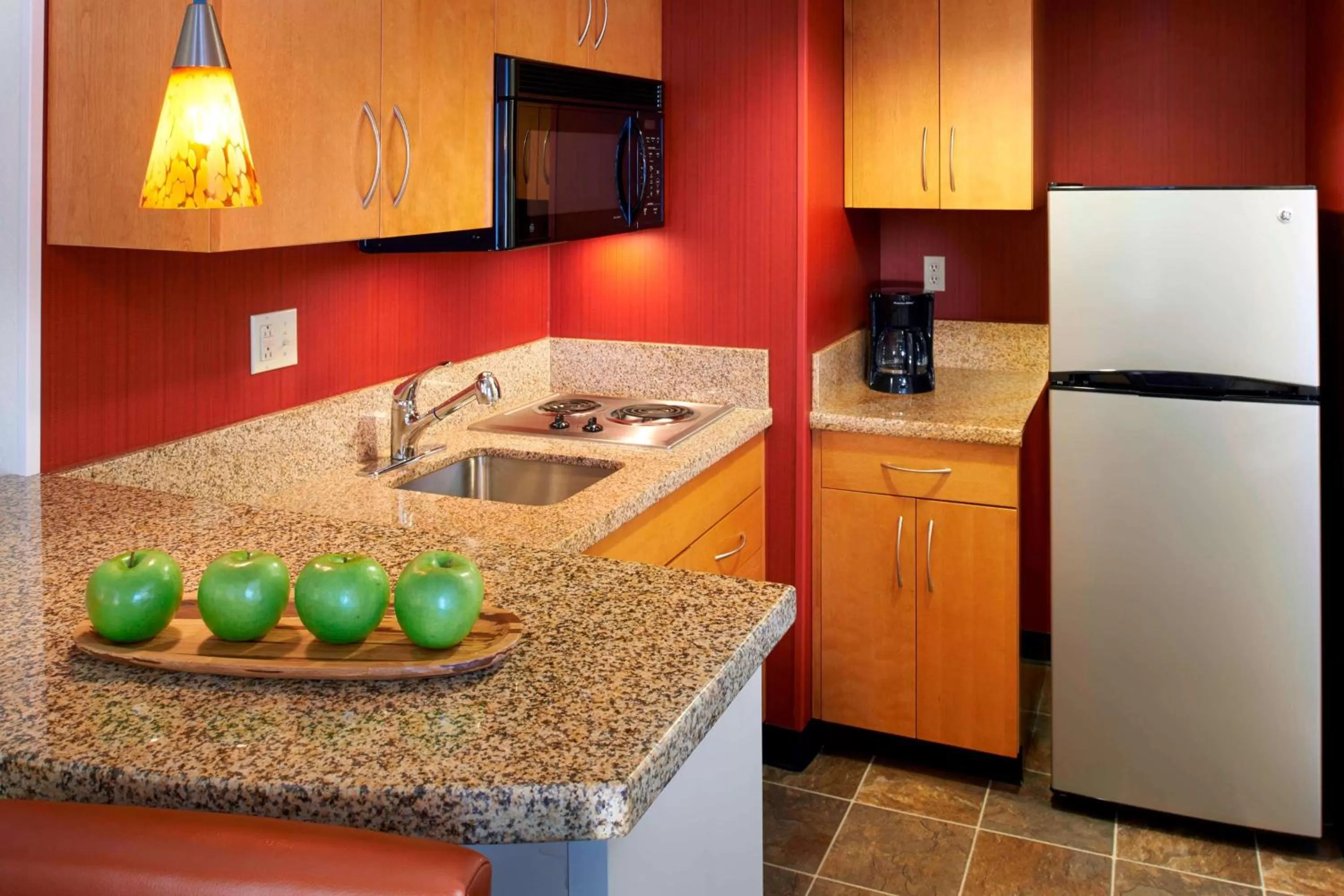 Kitchen or kitchenette in Sonesta ES Suites Detroit Warren