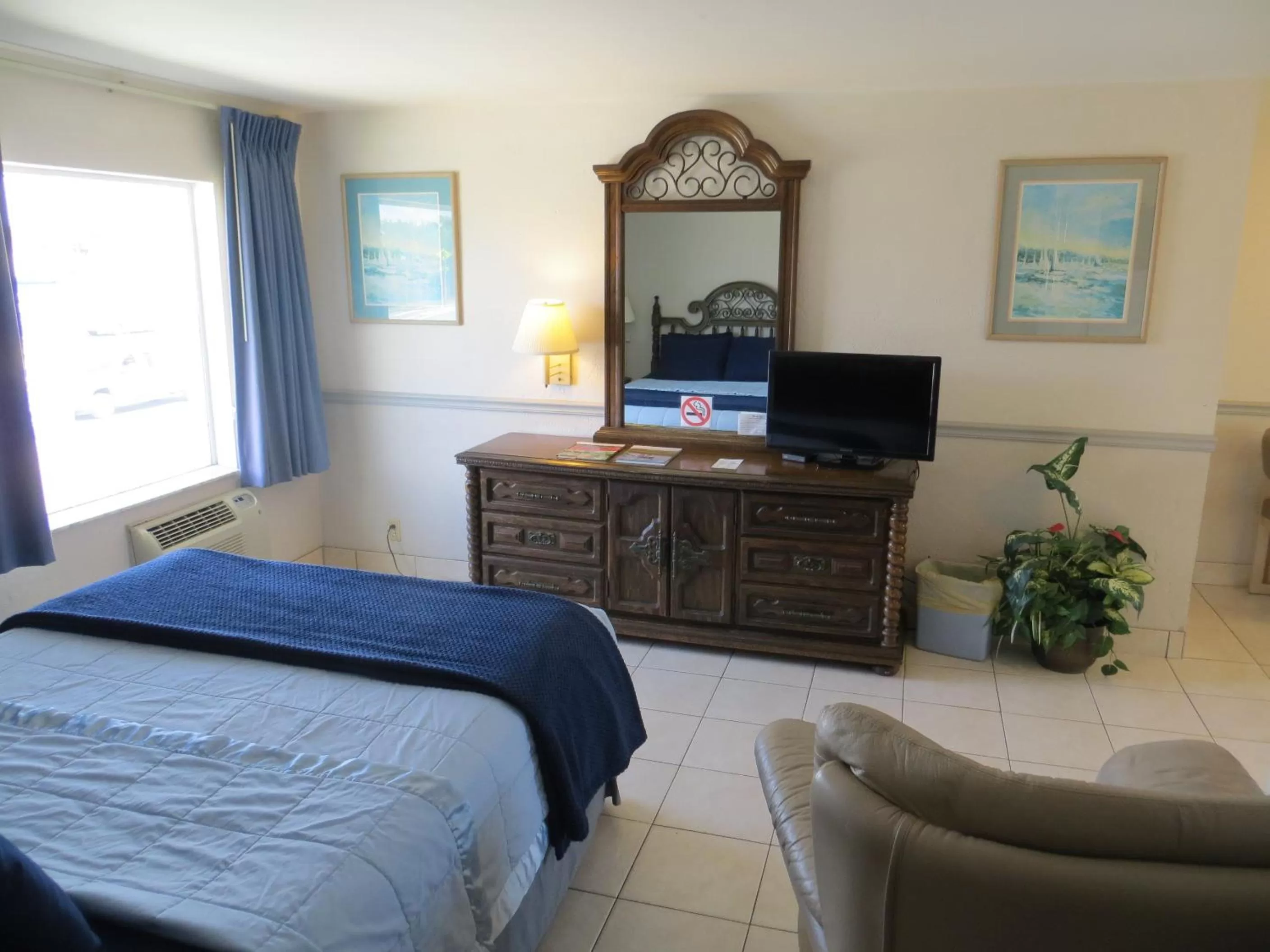 TV and multimedia, Bed in Sand Castle Motel