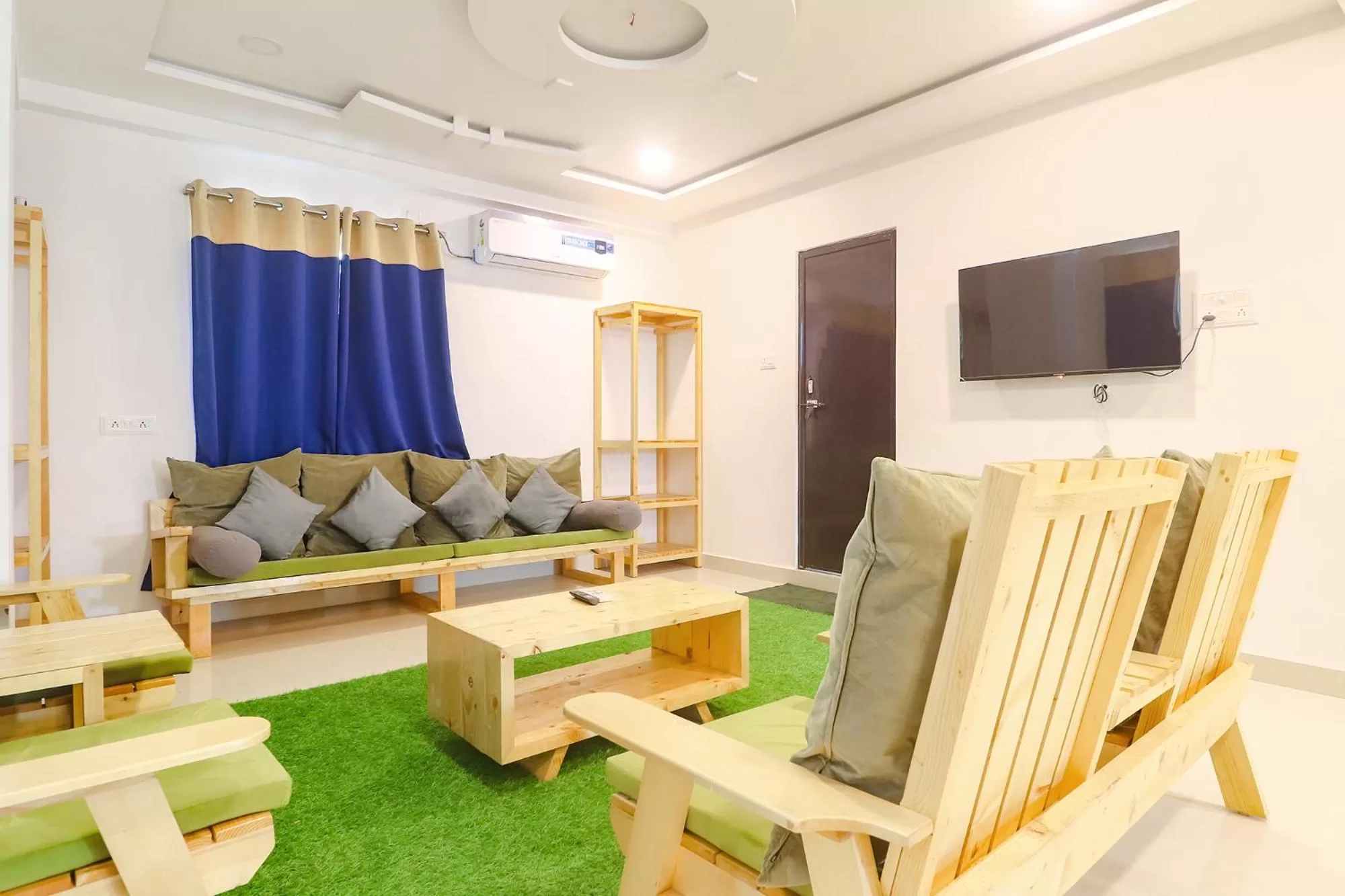 Seating Area in FabHotel Green Leaf