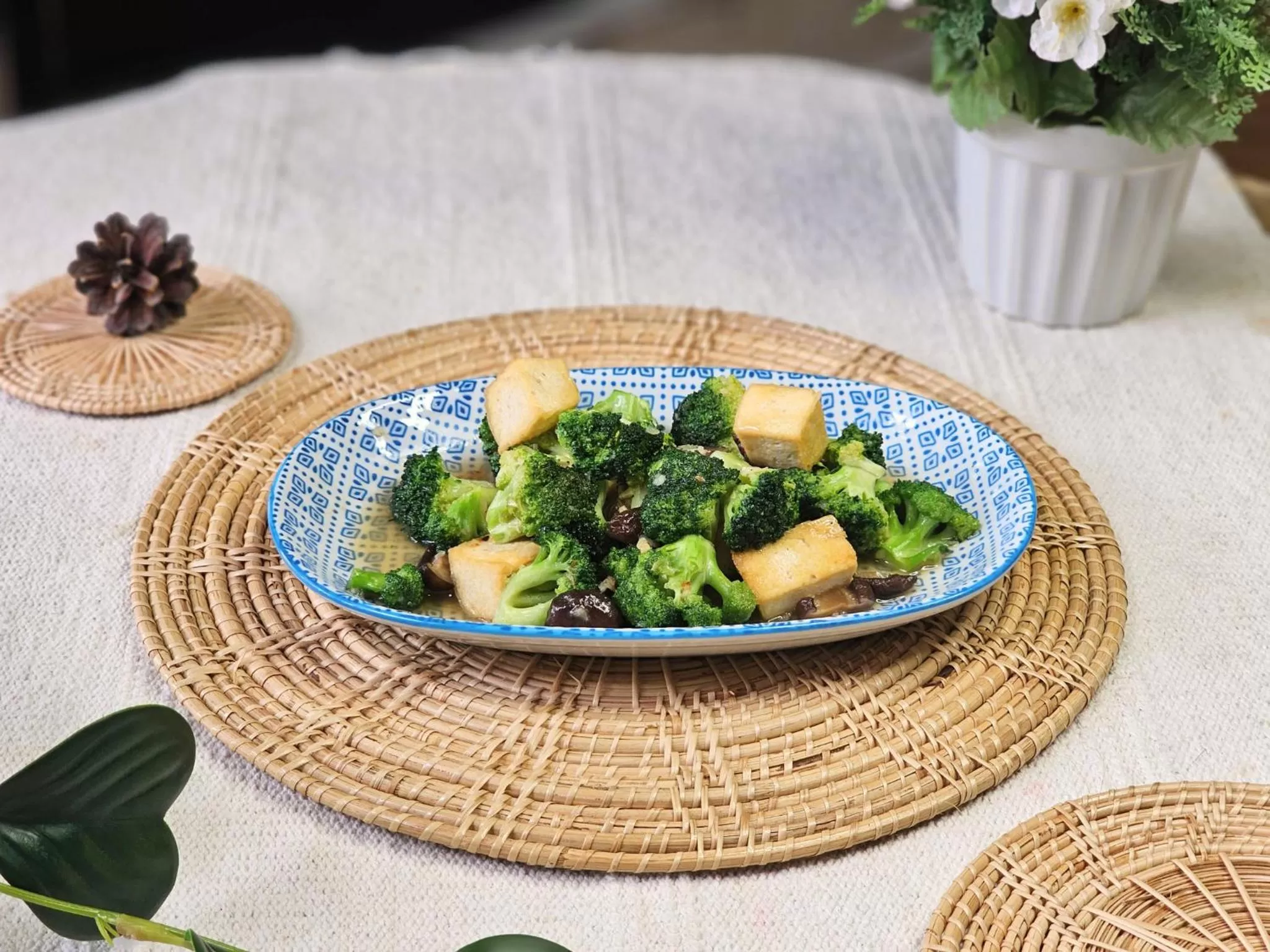 Food and drinks in Cosy Beach Hotel - SHA Extra Plus