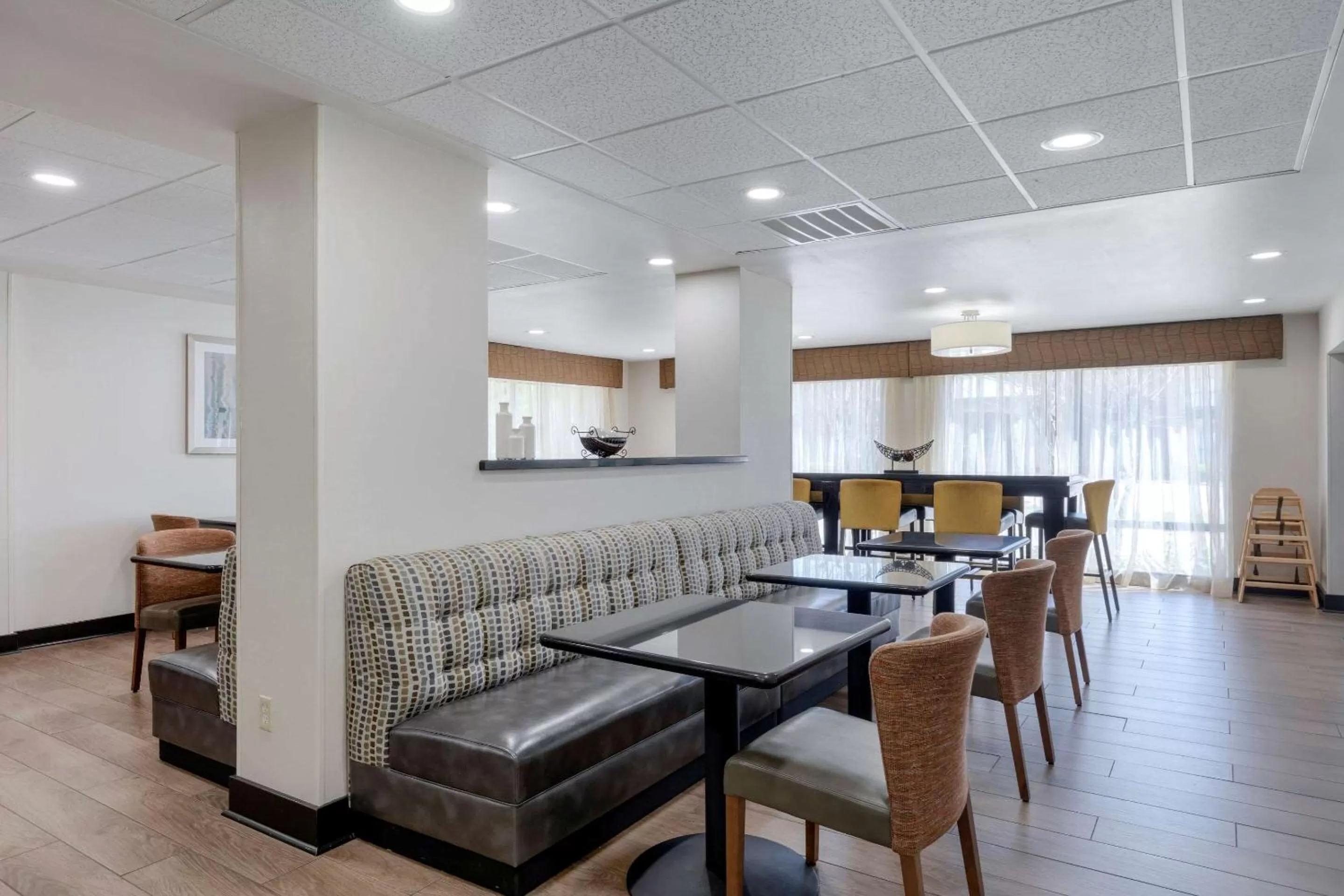 Breakfast in Comfort Inn Sherman