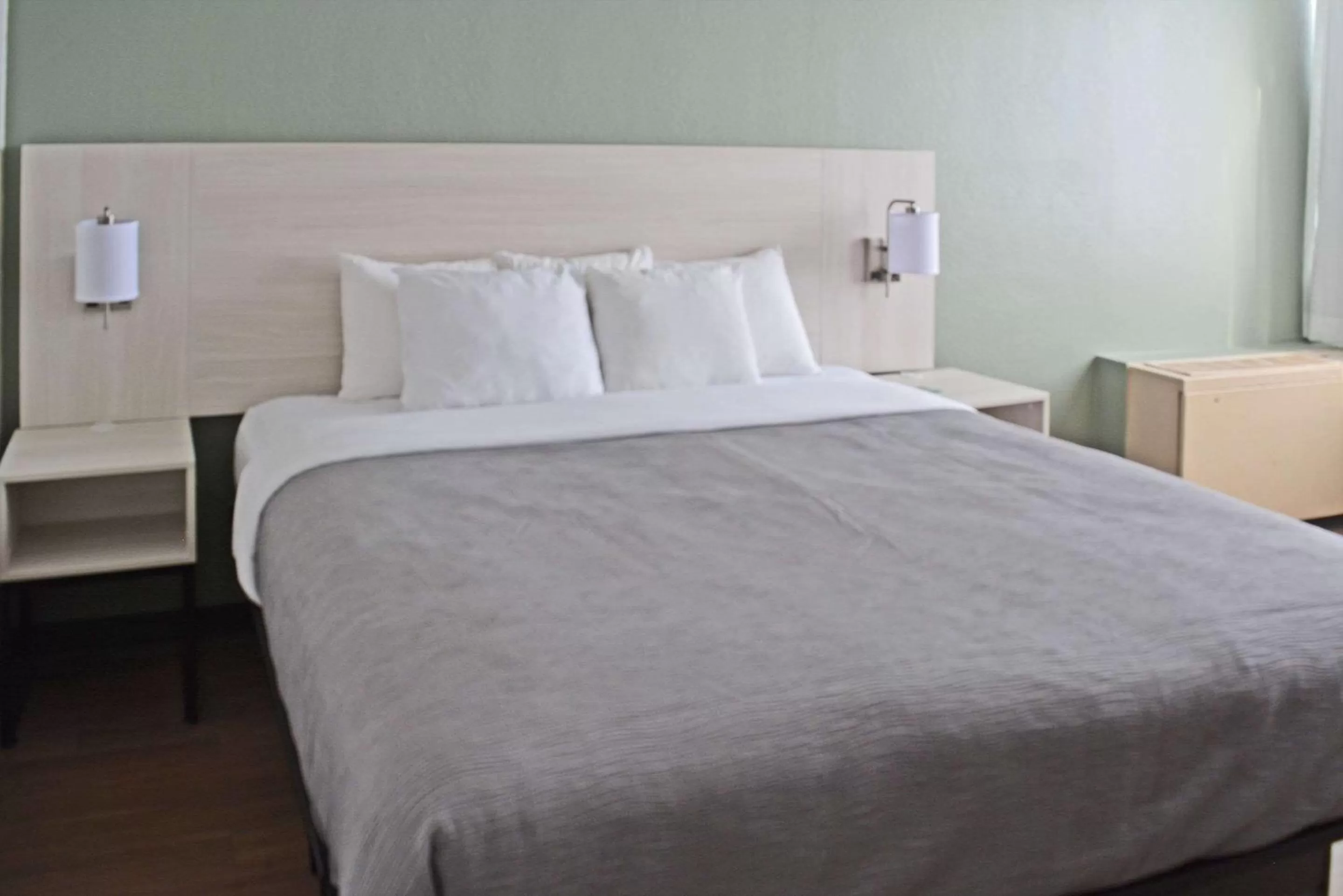 Bedroom, Bed in Quality Inn & Suites East Syracuse - Carrier Circle