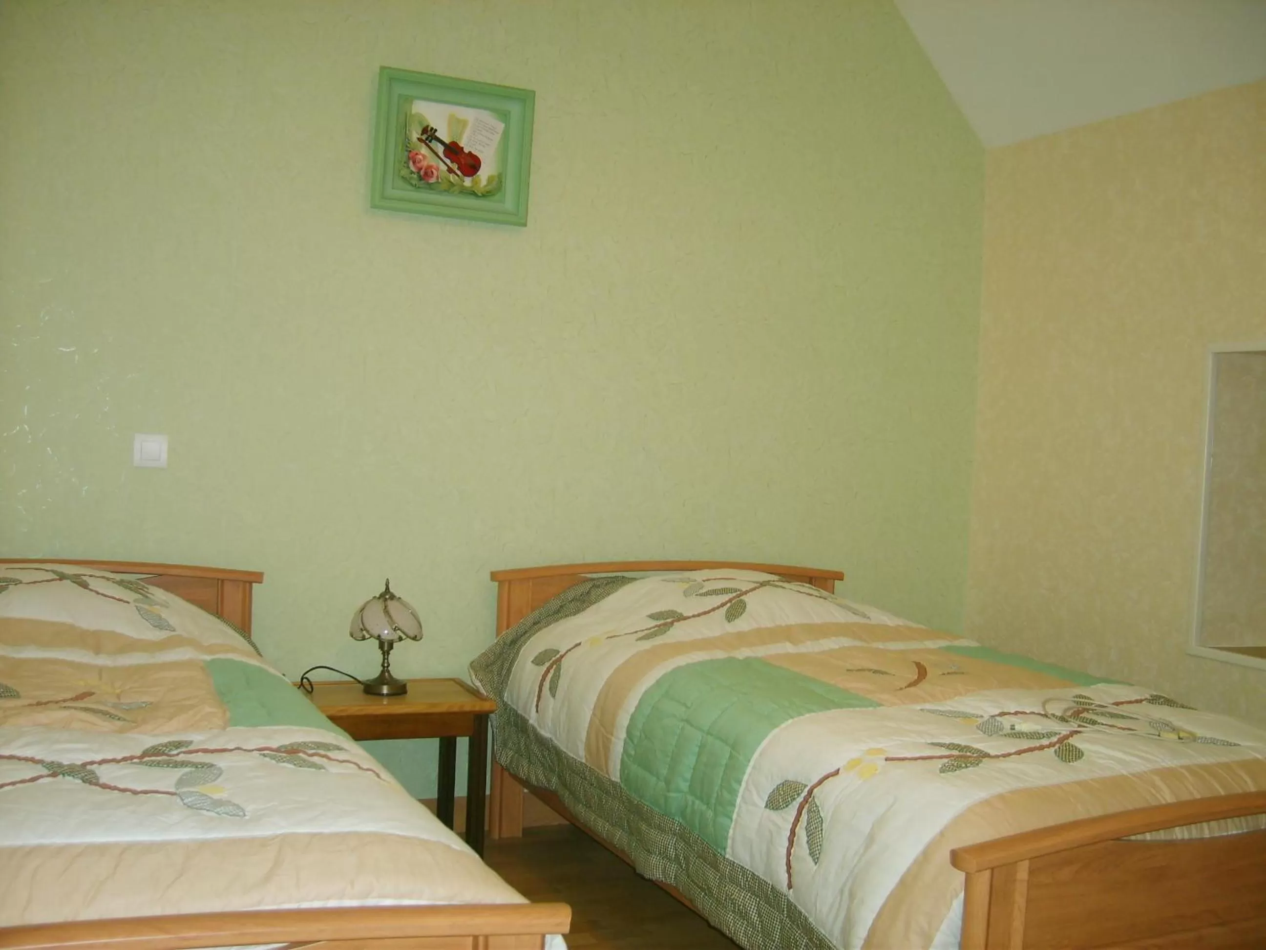 Bedroom, Bed in Armalou