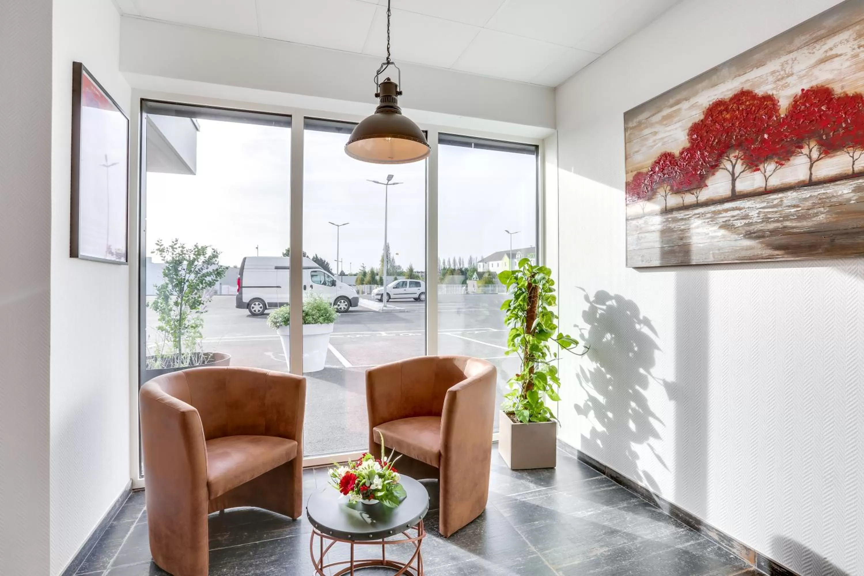 Lobby or reception in The Originals City, Hôtel Caen Mémorial