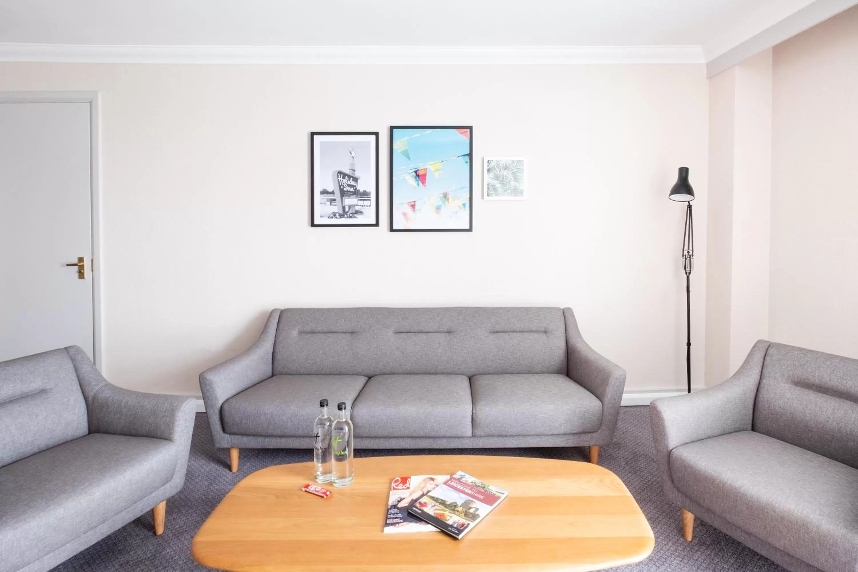 Seating area in Holiday Inn Leicester City by IHG