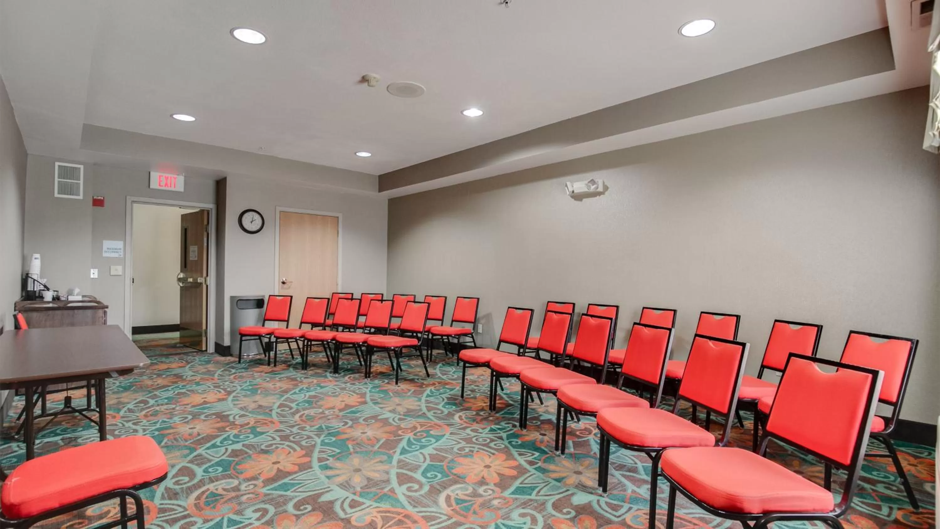 Meeting/conference room in Holiday Inn Express and Suites St. Cloud by IHG