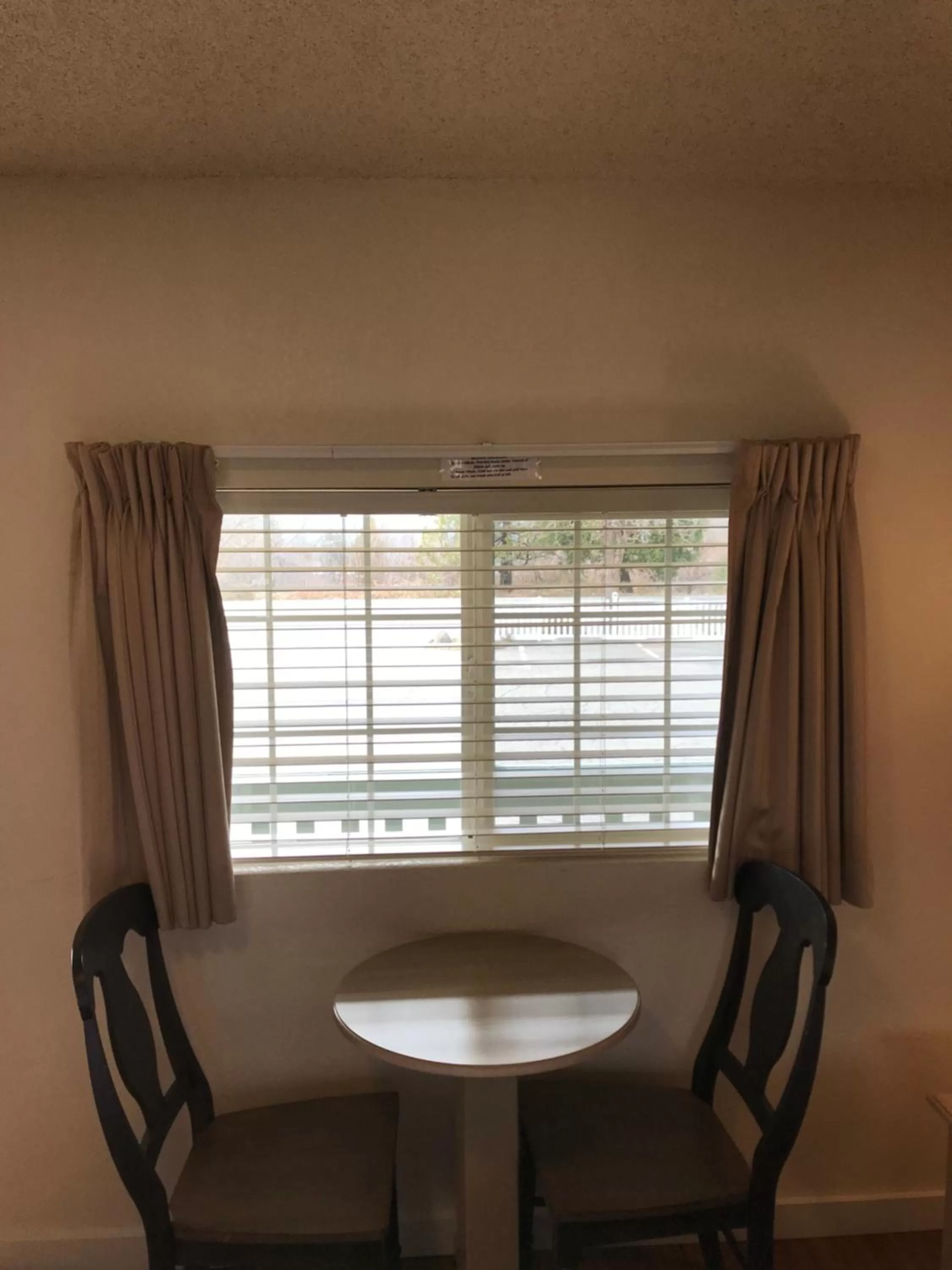 Seating area in Cold Creek Inn