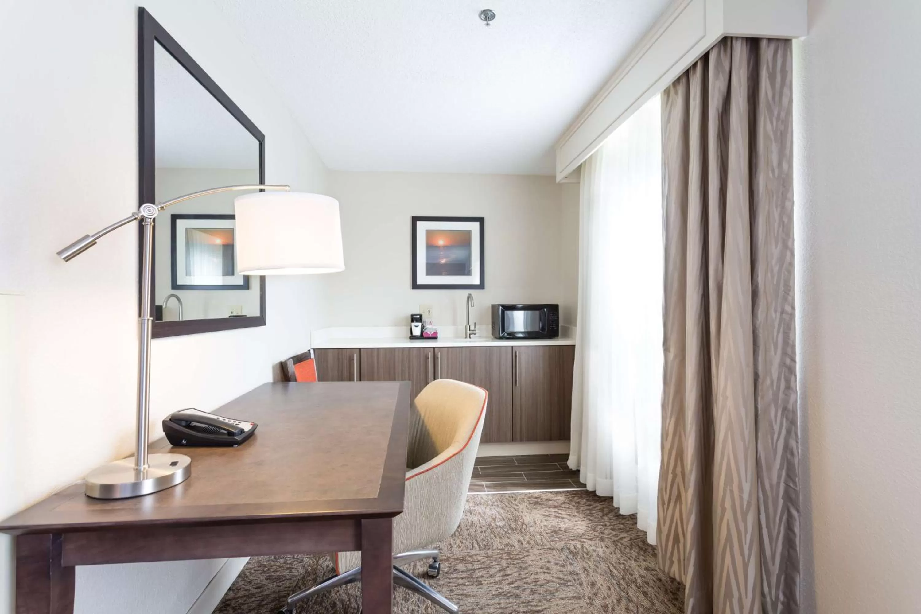 Living room in Hampton Inn Havelock