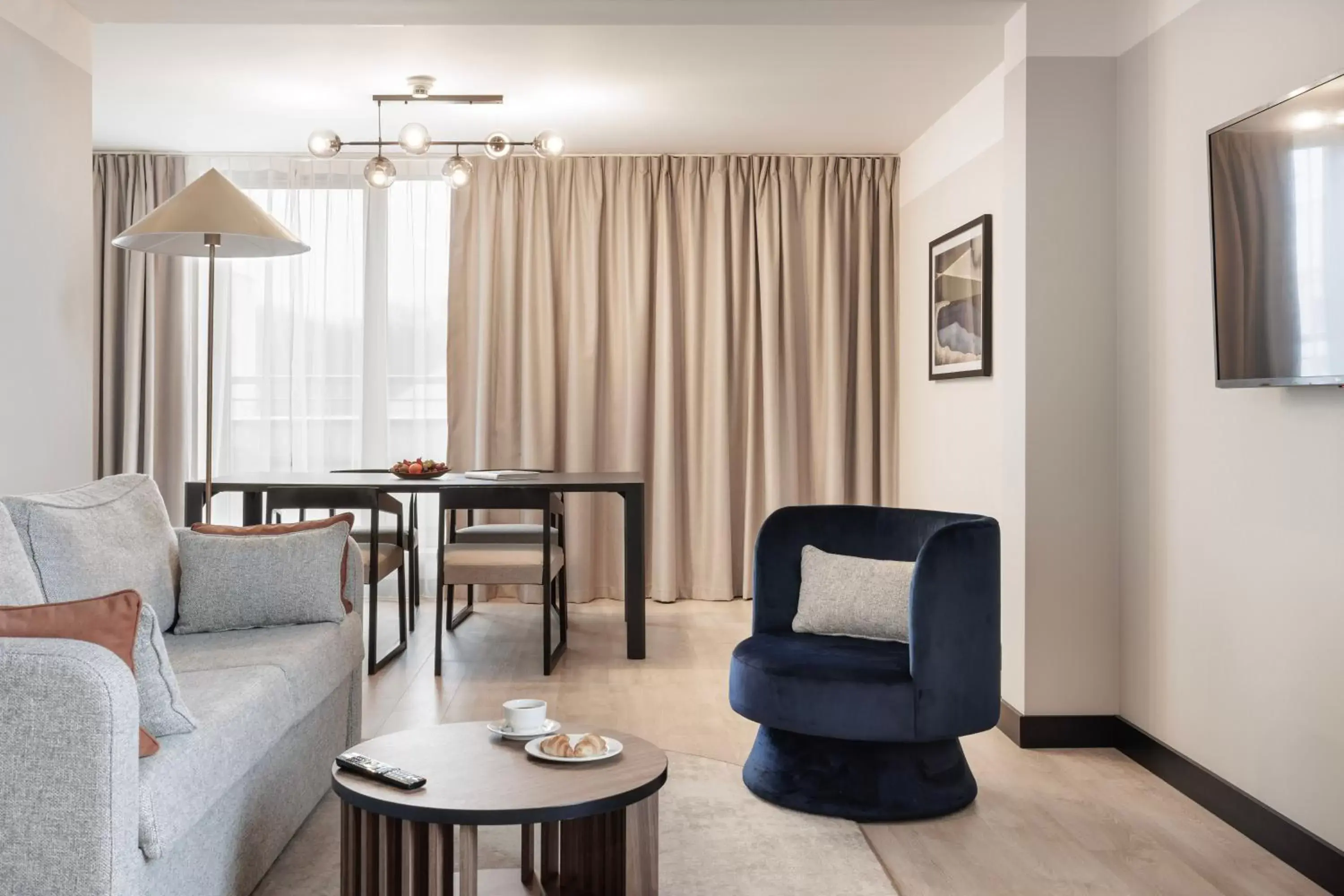 Two-Bedroom Grand Queen Suite with Balcony and Mezzanine in Royal Tulip Sand Kolobrzeg Two-Bedroom Grand Queen Suite with Balcony and Mezzanine in Royal Tulip Sand Kolobrzeg