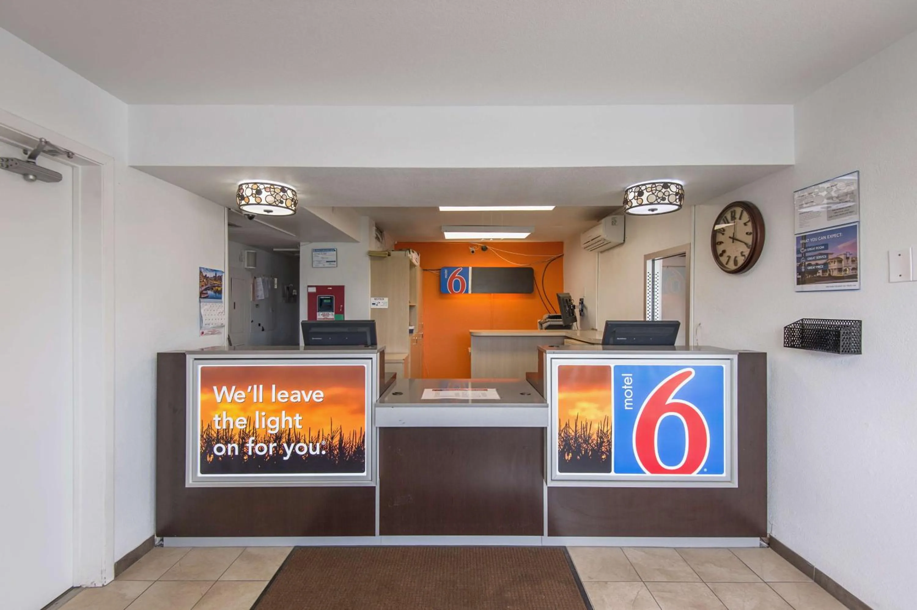 Lobby or reception in Motel 6 Kansas City, MO - Airport