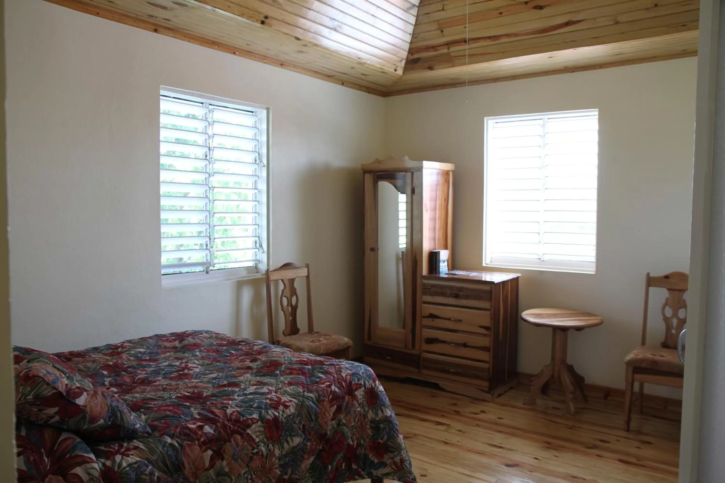 Photo of the whole room, Bed in Finjam Cottage