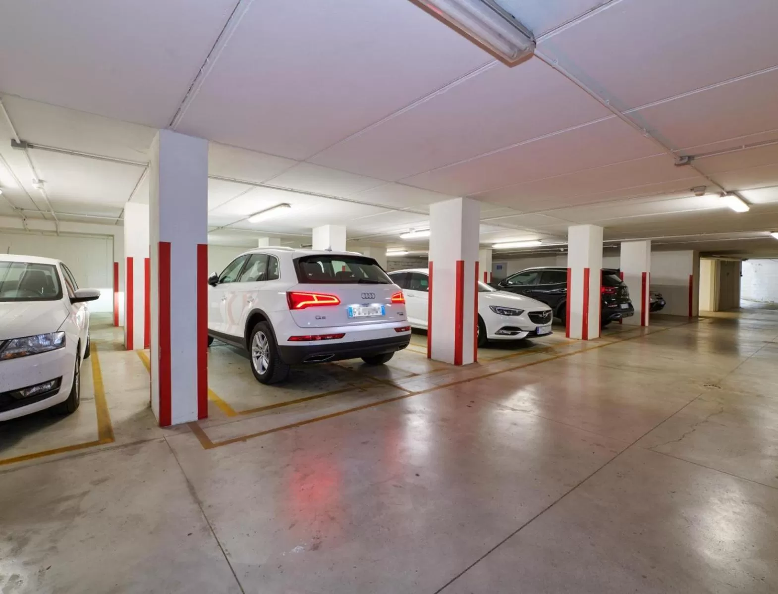 Parking in Yes Hotel Touring & SPA