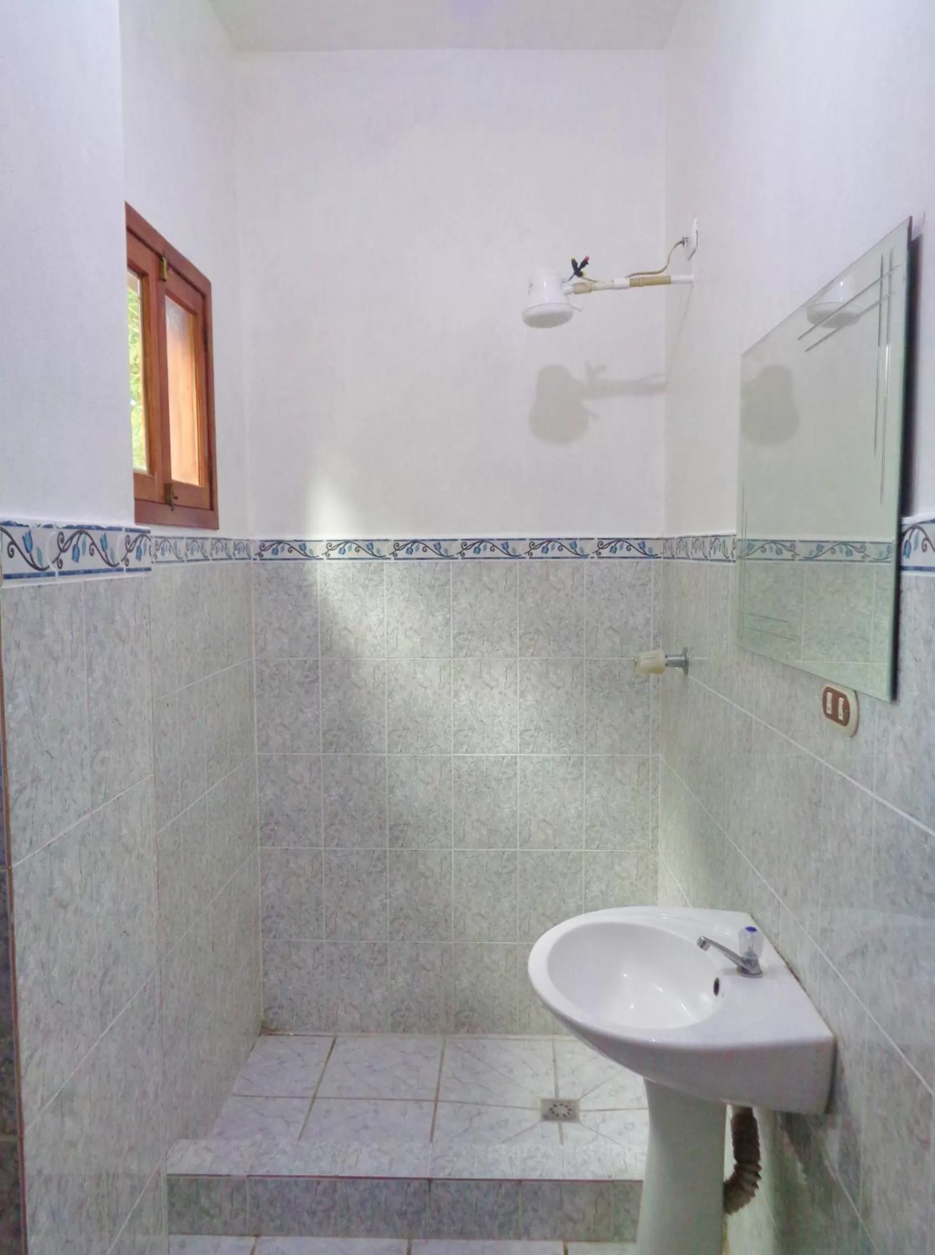 Shower in Livingston Resort Hotel