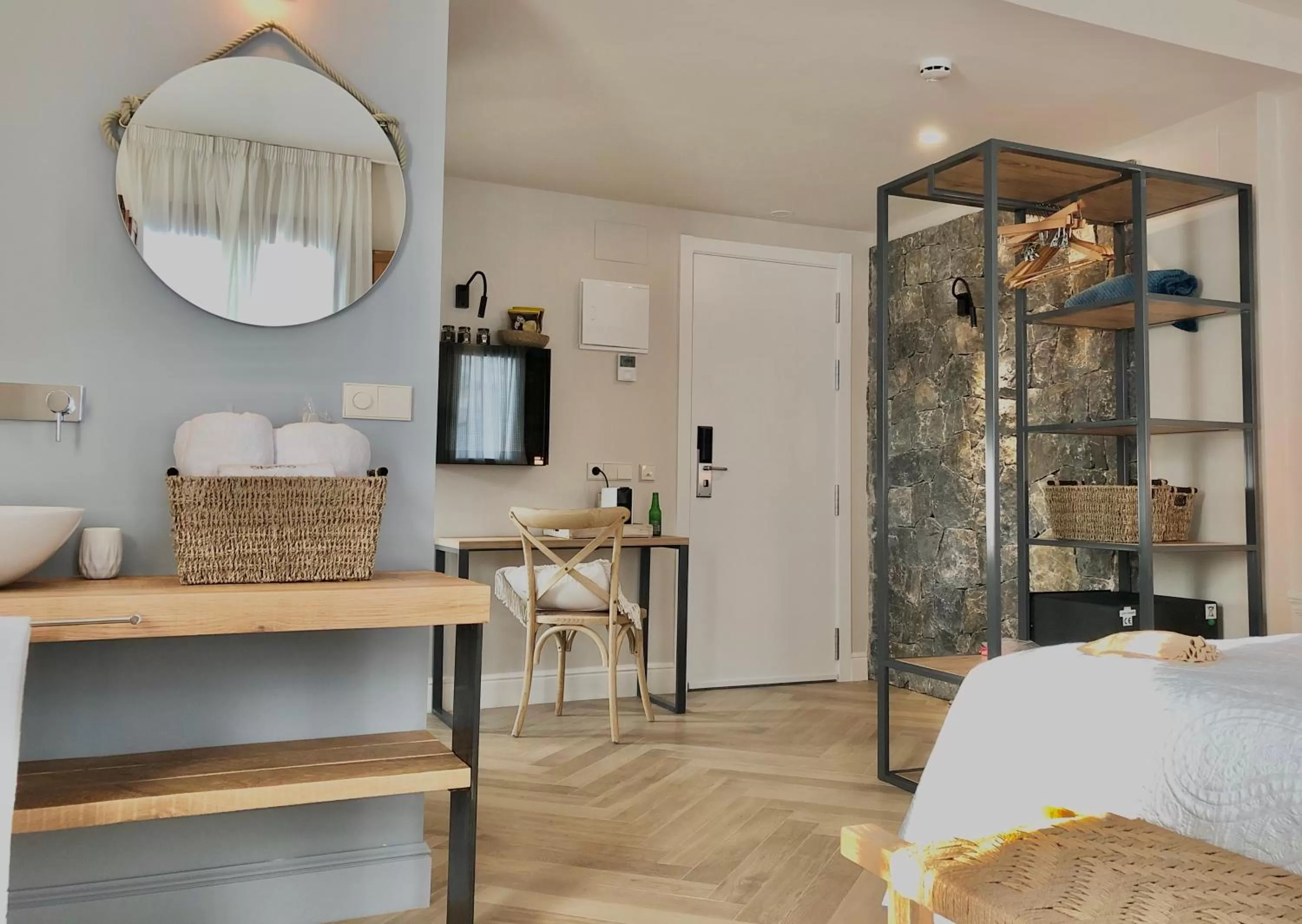 Bathroom, Bed in Hotel Abaco Altea