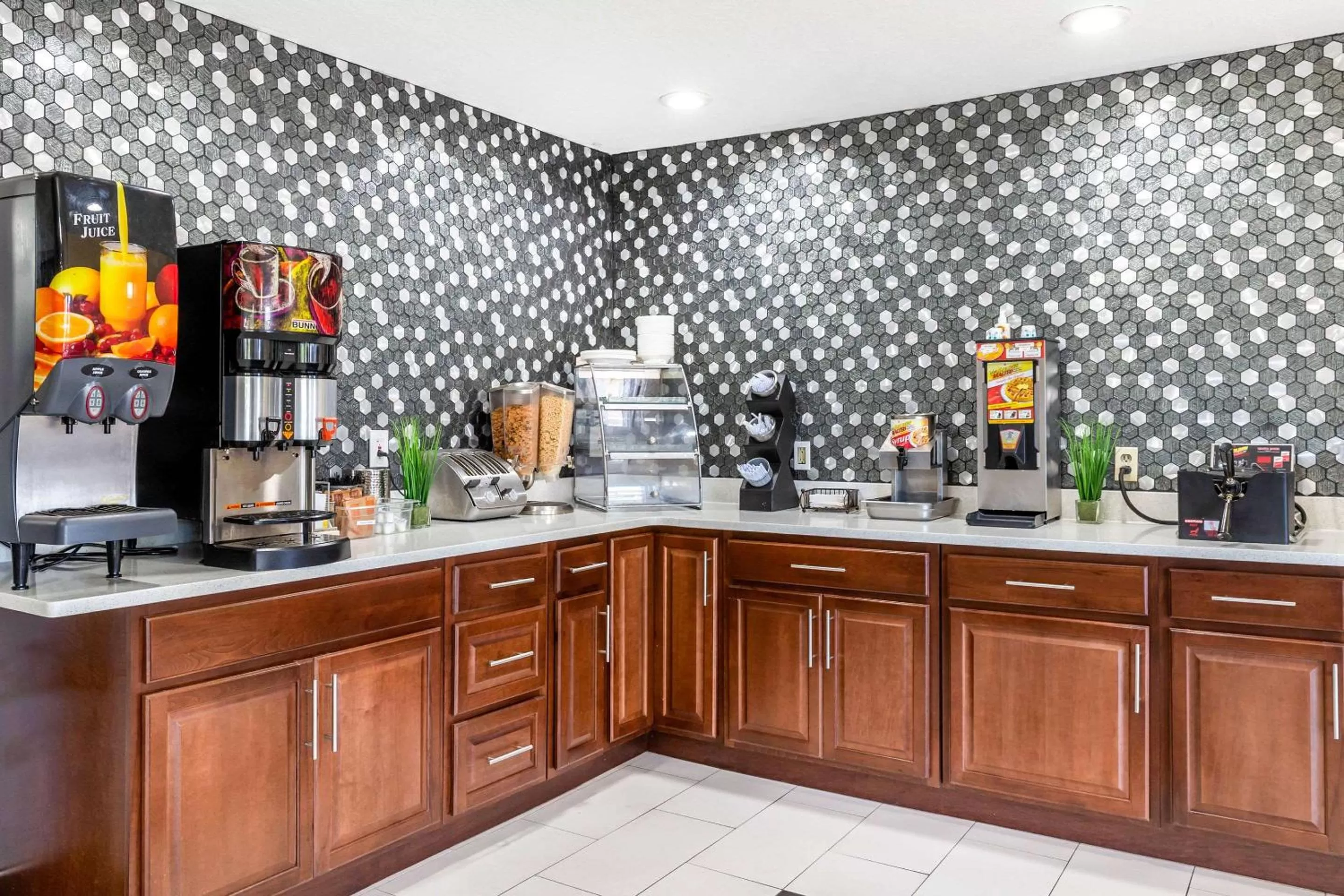 Restaurant/places to eat in Econo Lodge West - Coors Blvd