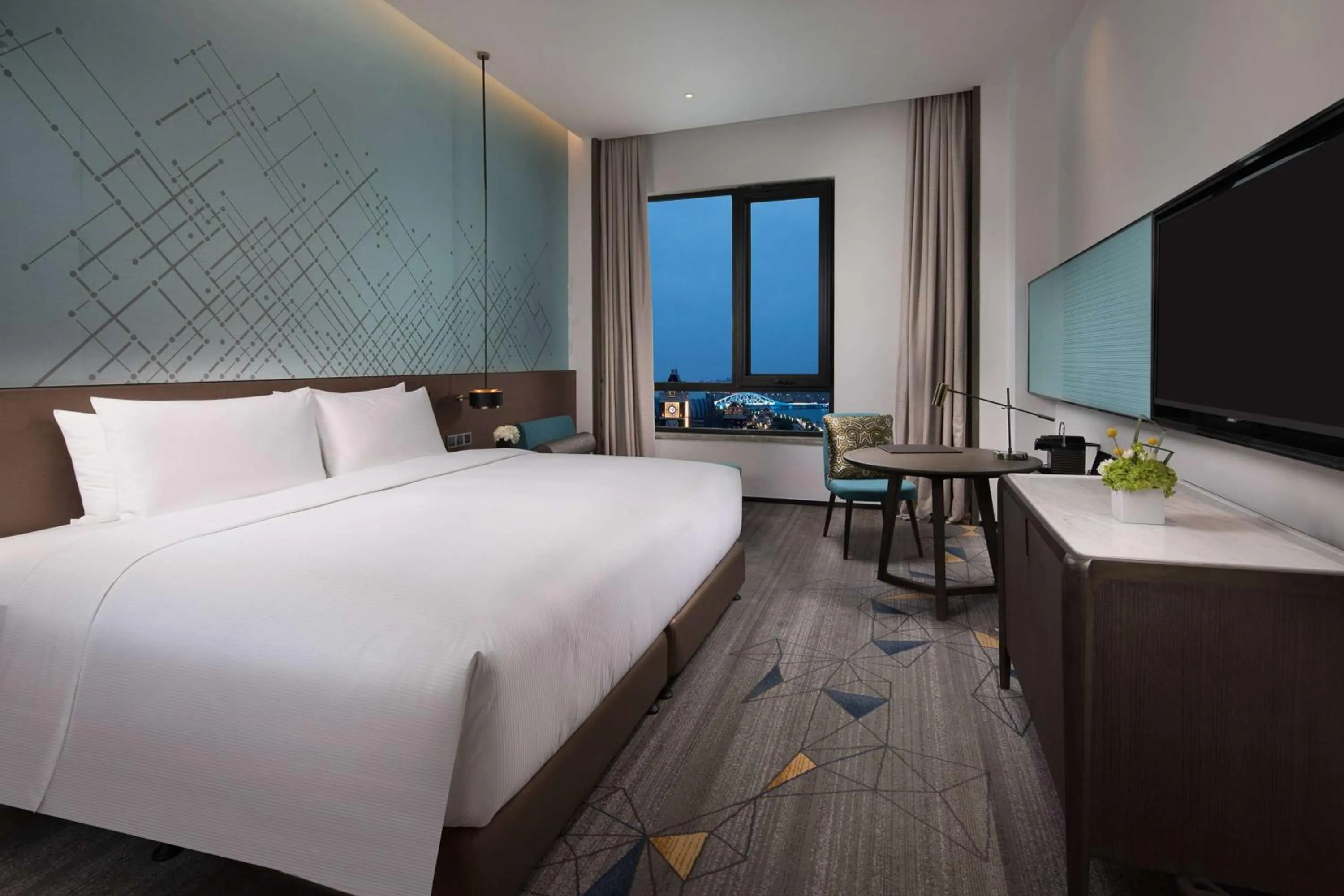 Bedroom, Bed in Doubletree By Hilton Qingdao Oriental Movie Metropolis