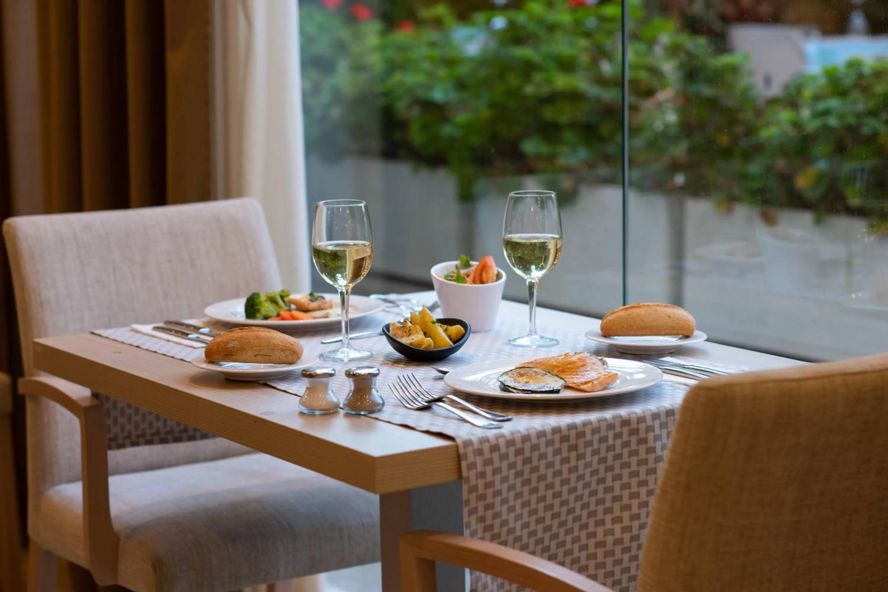 Food in Valentin Somni Hotel & Suites