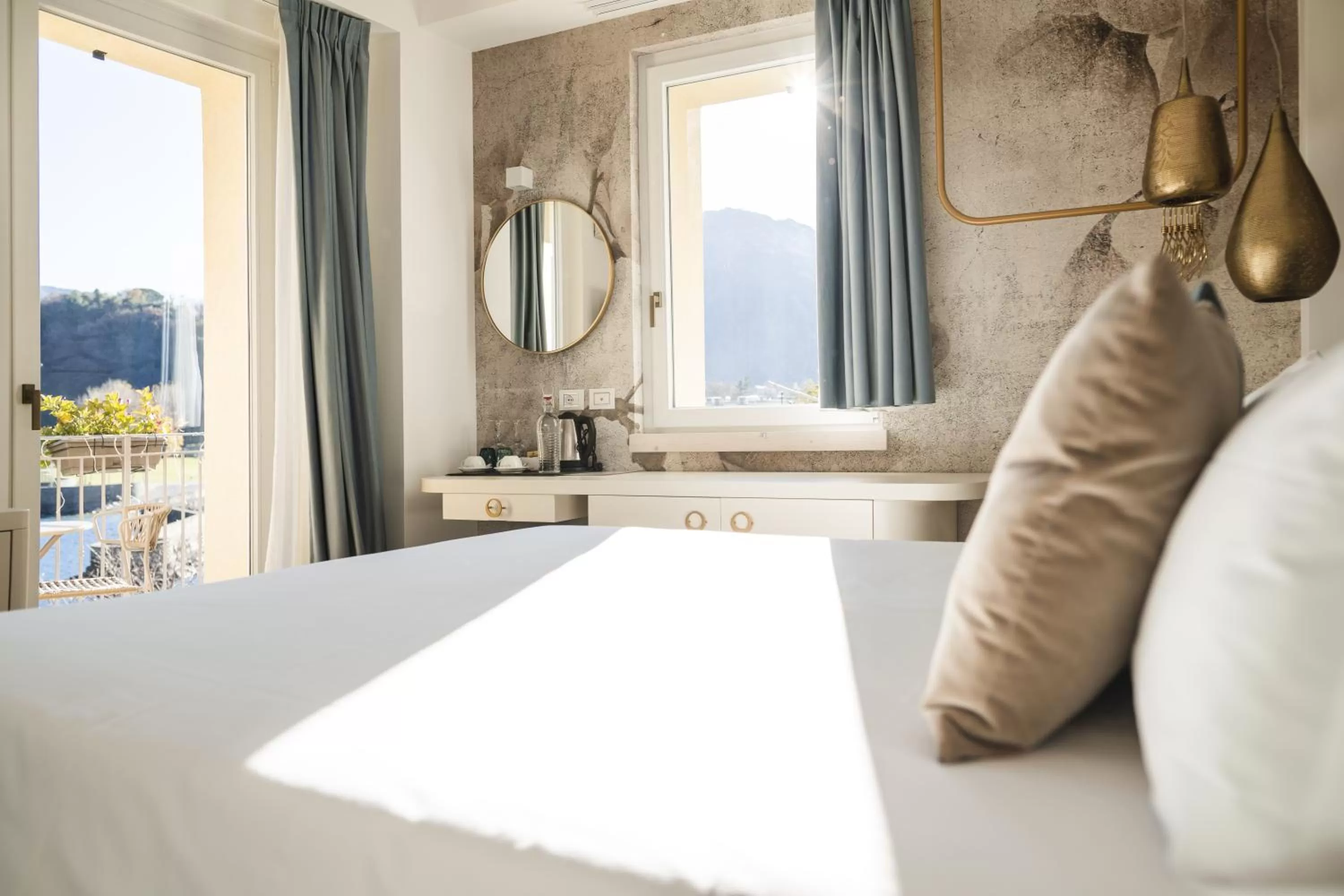 Bedroom, Bed in LUXURY SUITES ROCOPOM - Lake Front