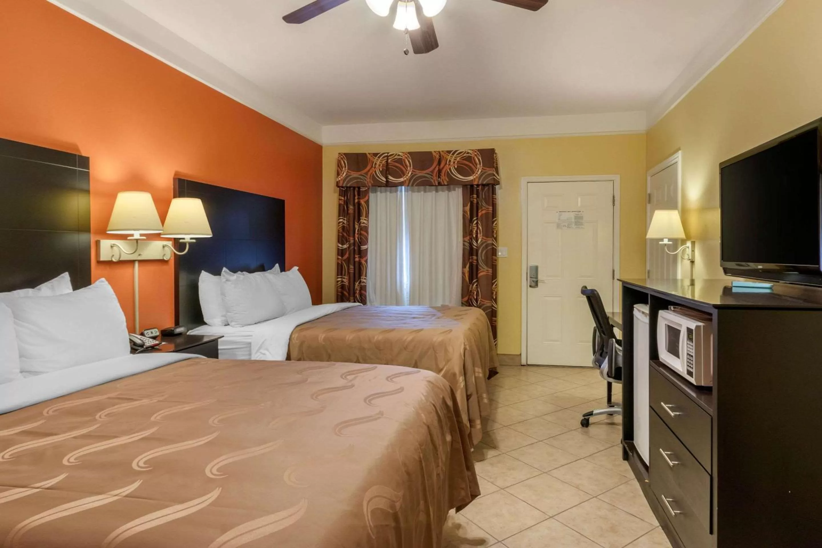 Photo of the whole room, Bed in Quality Inn & Suites at The Outlets Mercedes-Weslaco