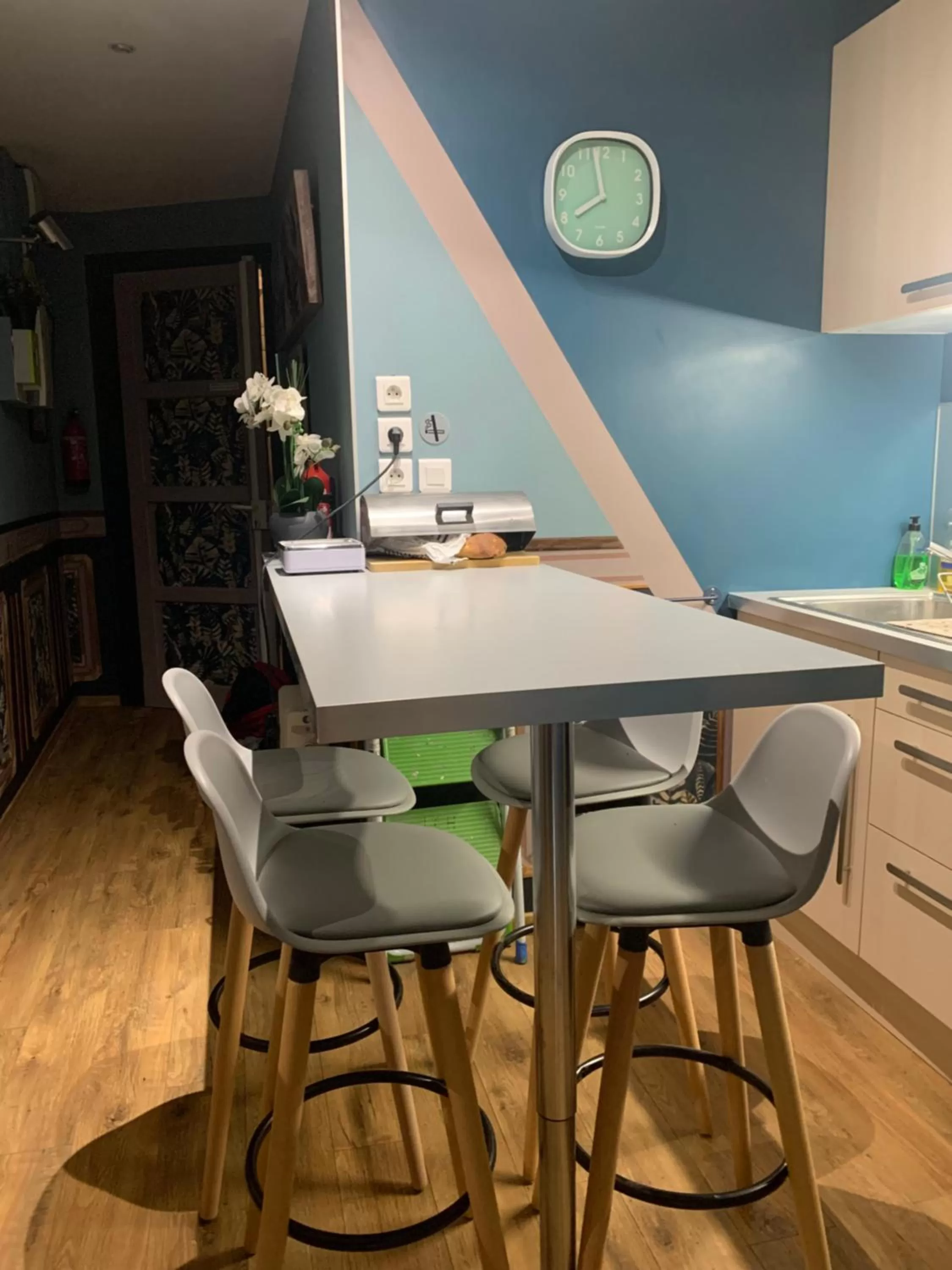 Dining Area in Lyon City Home's Bed & Breakfast