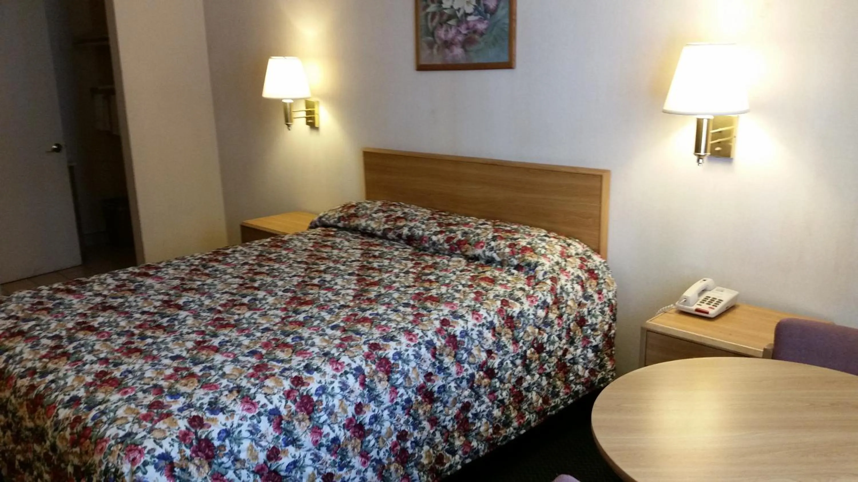 Bed in Economy Inn Motel