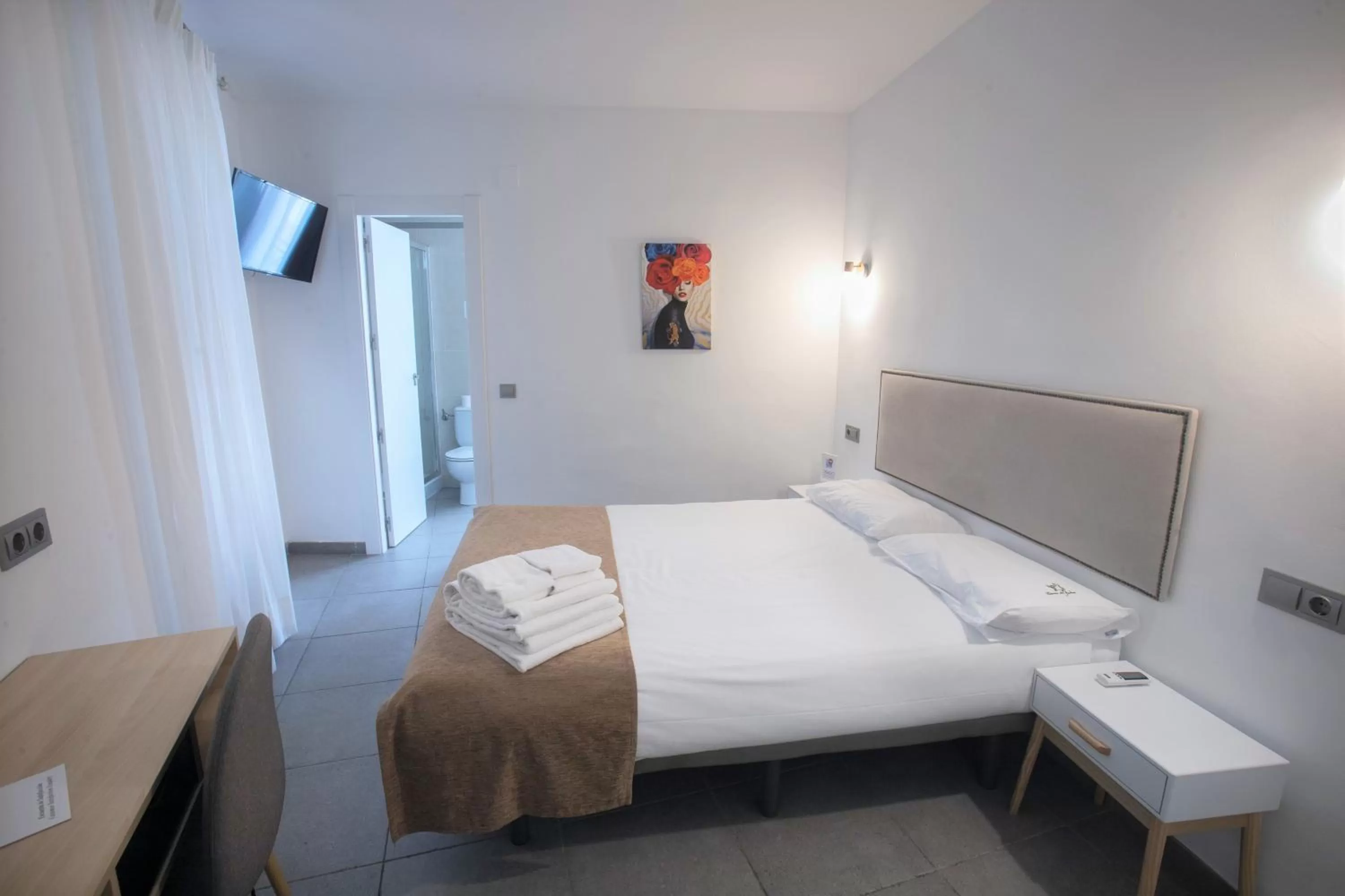 Photo of the whole room, Bed in Vitium Córdoba