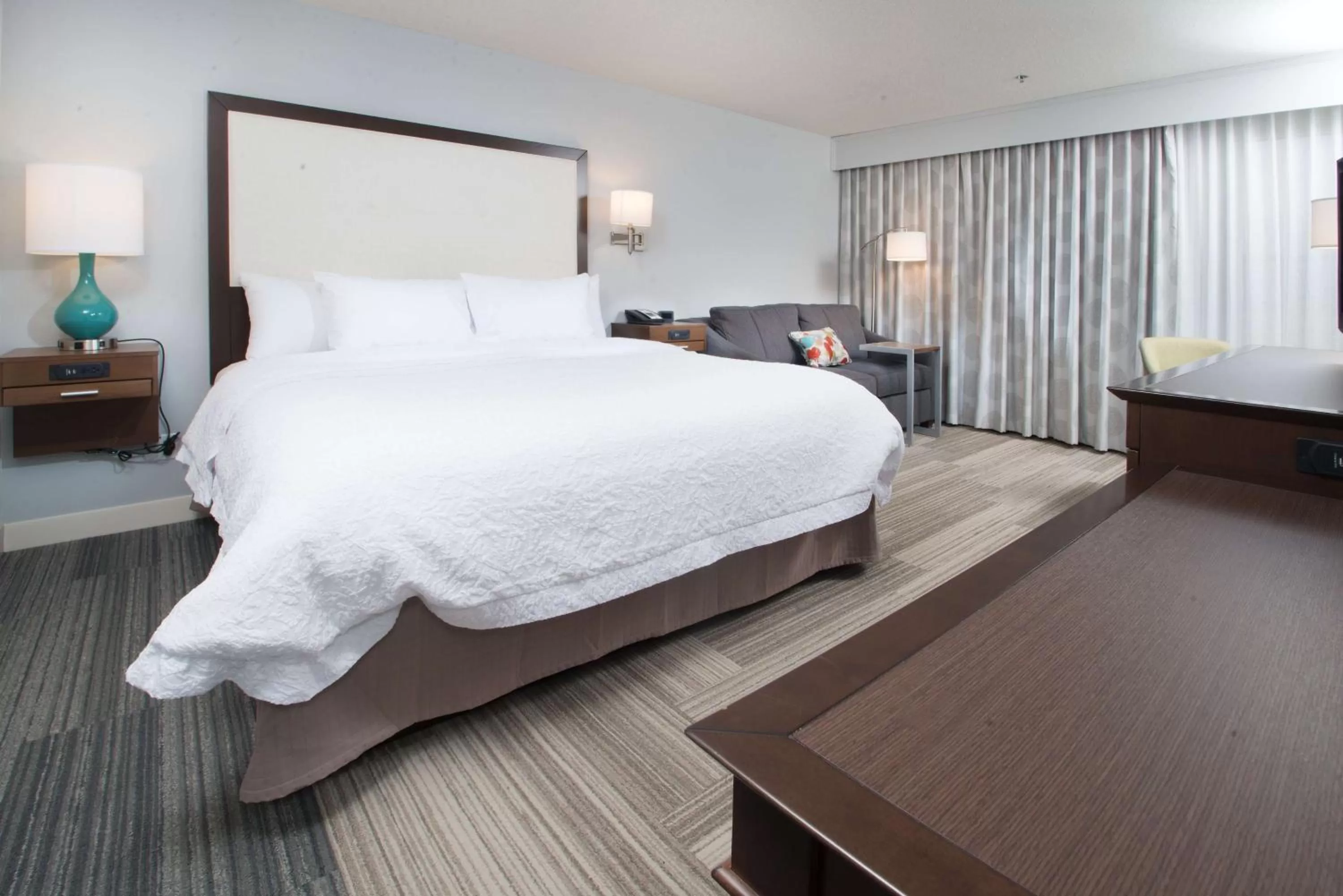 Living room, Bed in Hampton Inn Tiffin