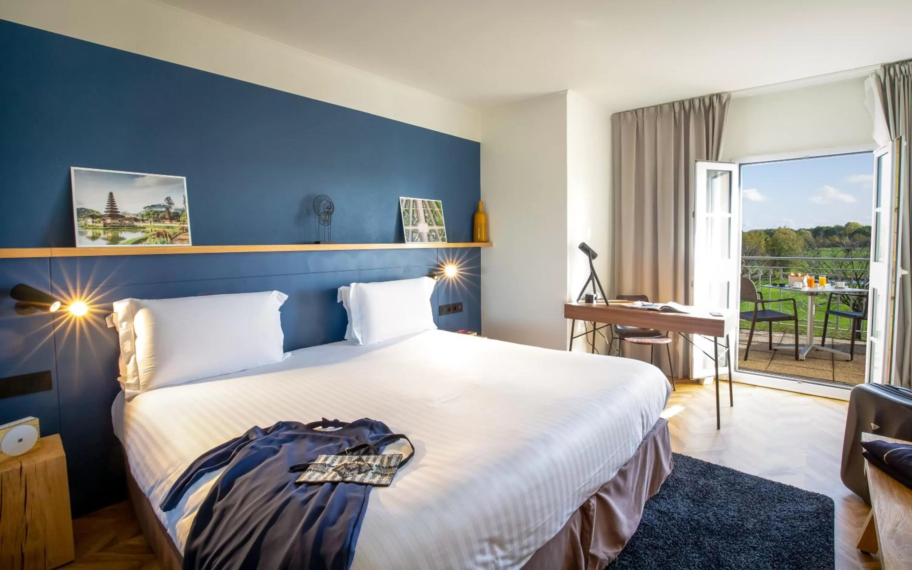 Decorative detail, Bed in Mercure Chantilly Resort & Conventions