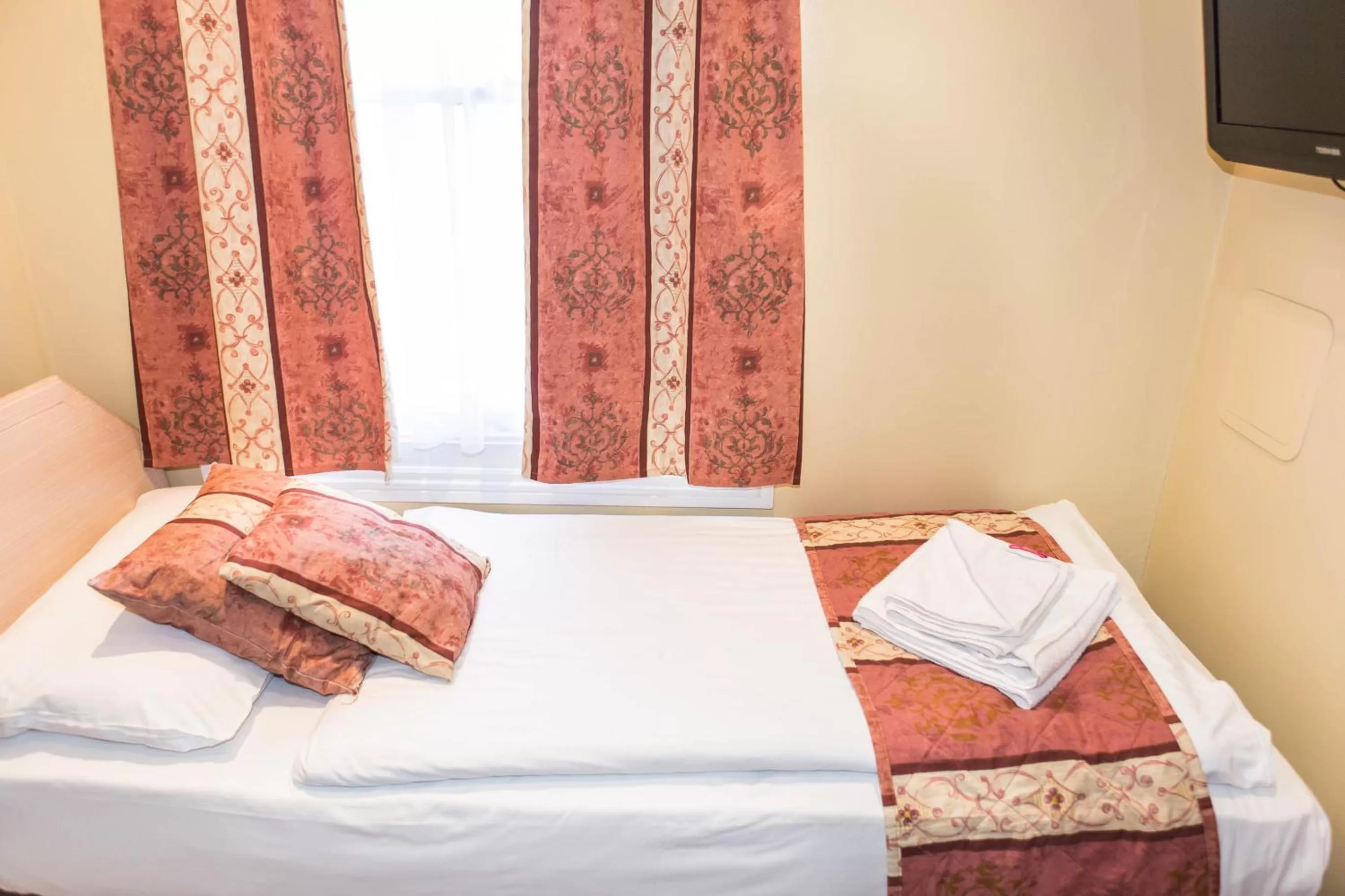 Bed in Shakespeare Hotel