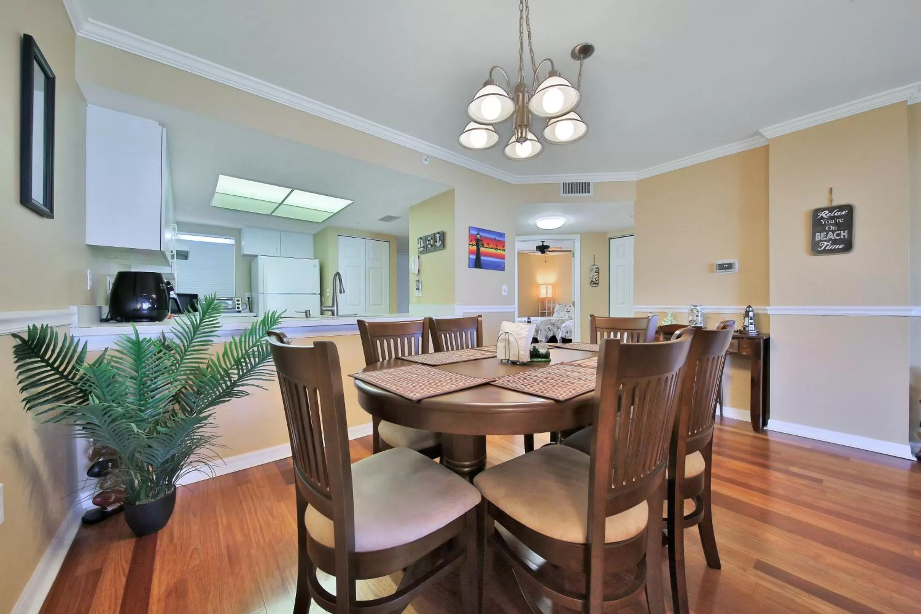 Dining Area in Ocean Village L15