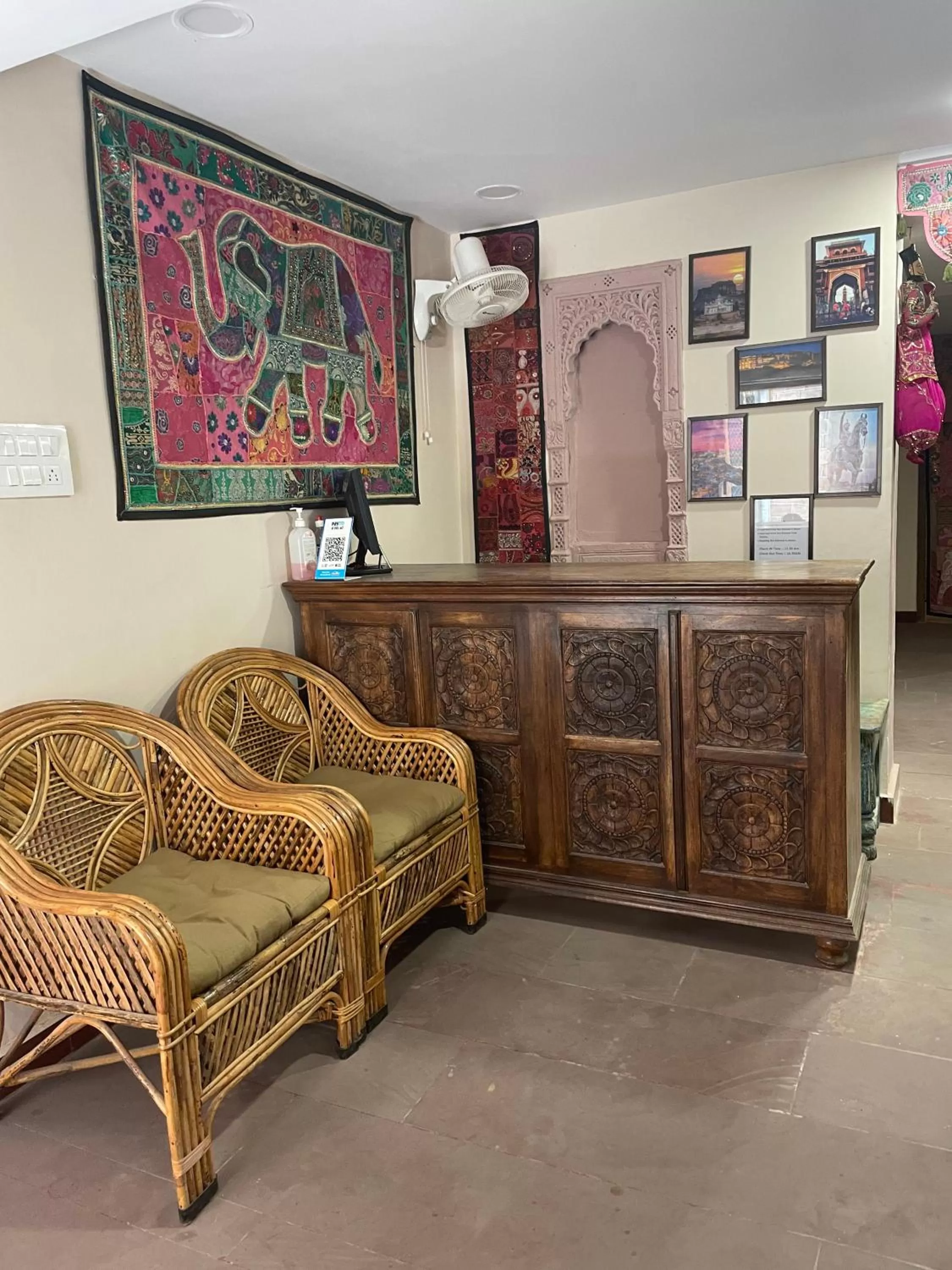 Lobby or reception in Corsican Haveli