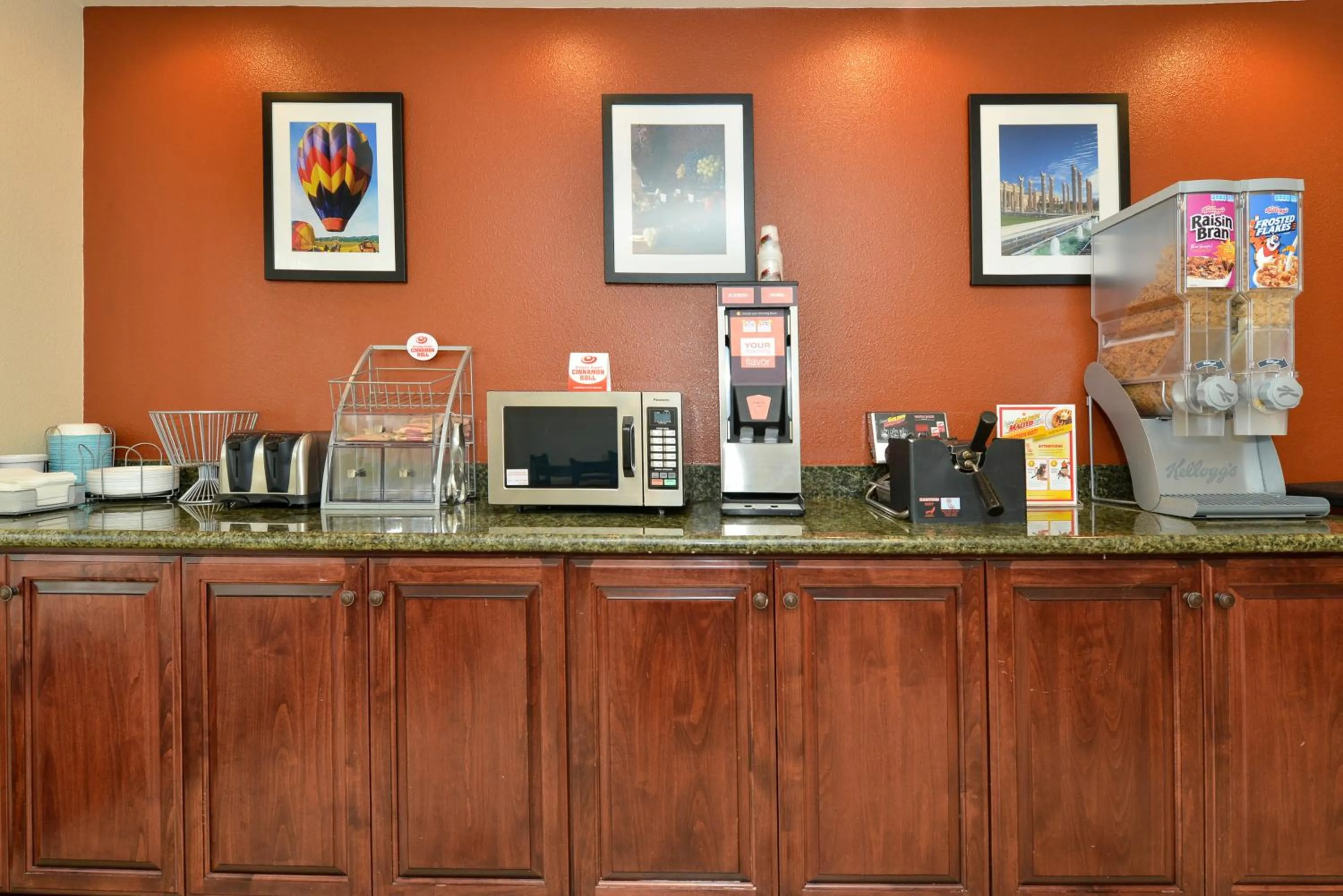 Restaurant/places to eat in Super 8 by Wyndham Vallejo/Napa Valley