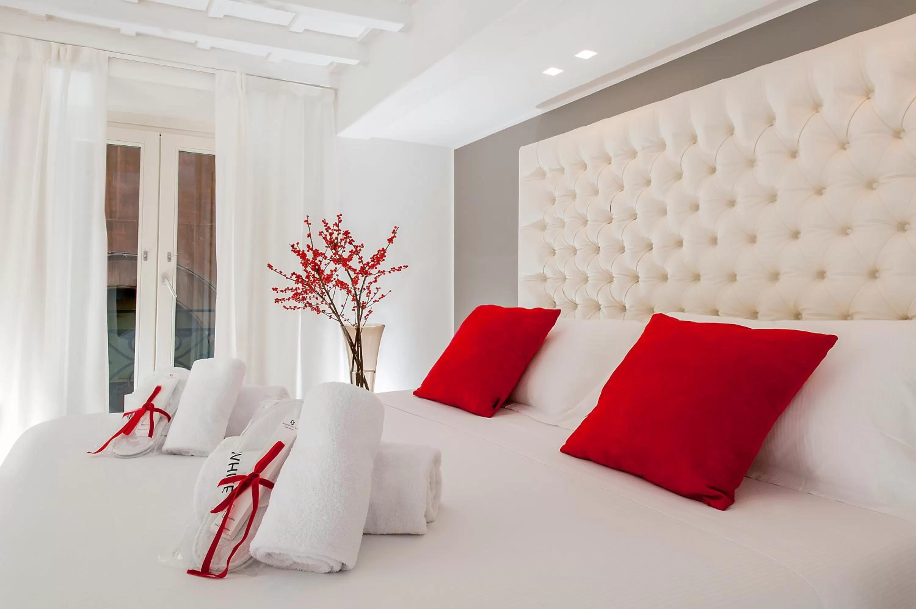 Bathroom, Bed in Hotel Navona