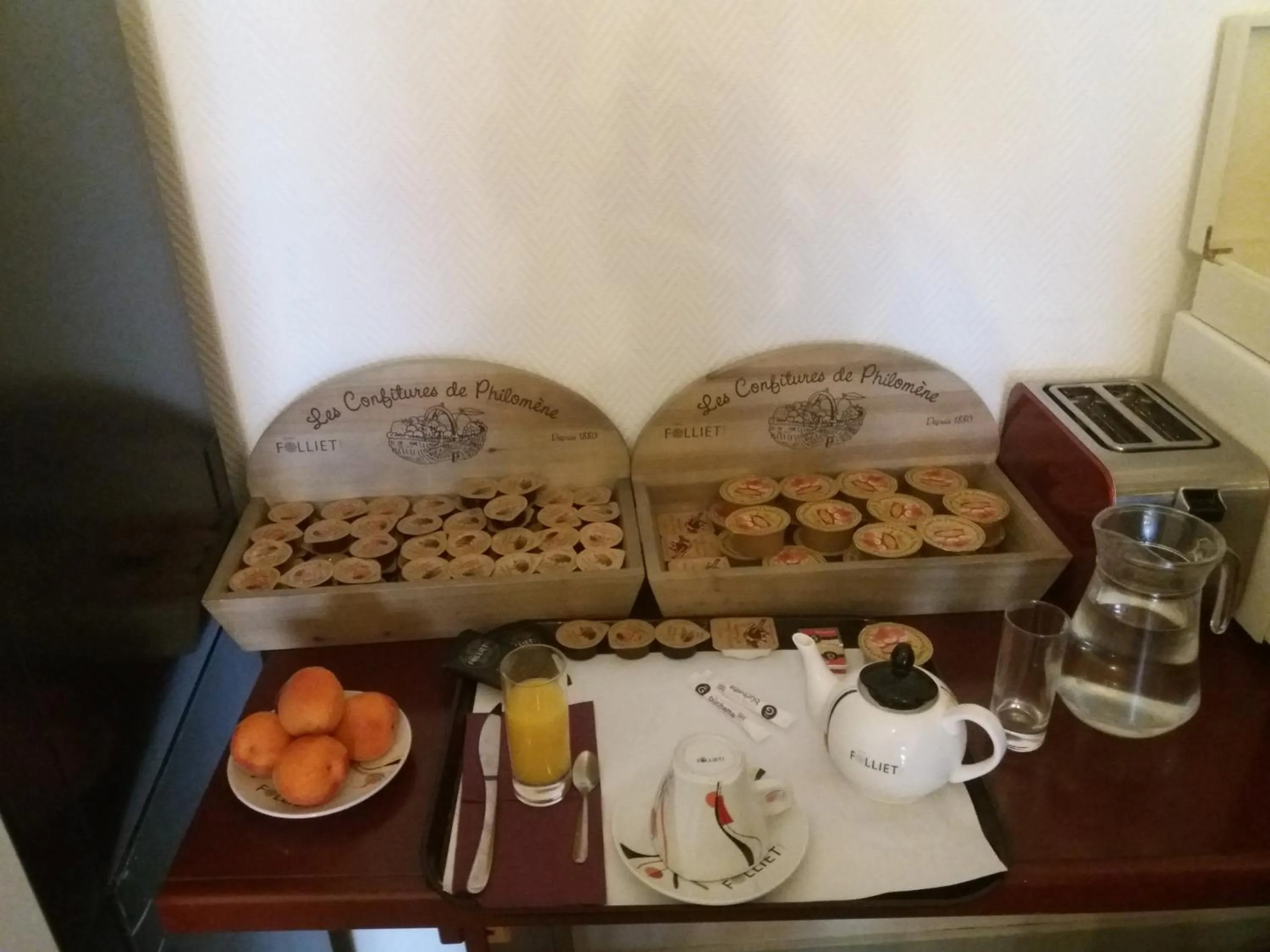 Continental breakfast in Le Clémenceau Hôtel et Appart'hôtel & Restaurant "Gare Sncf" centre ville