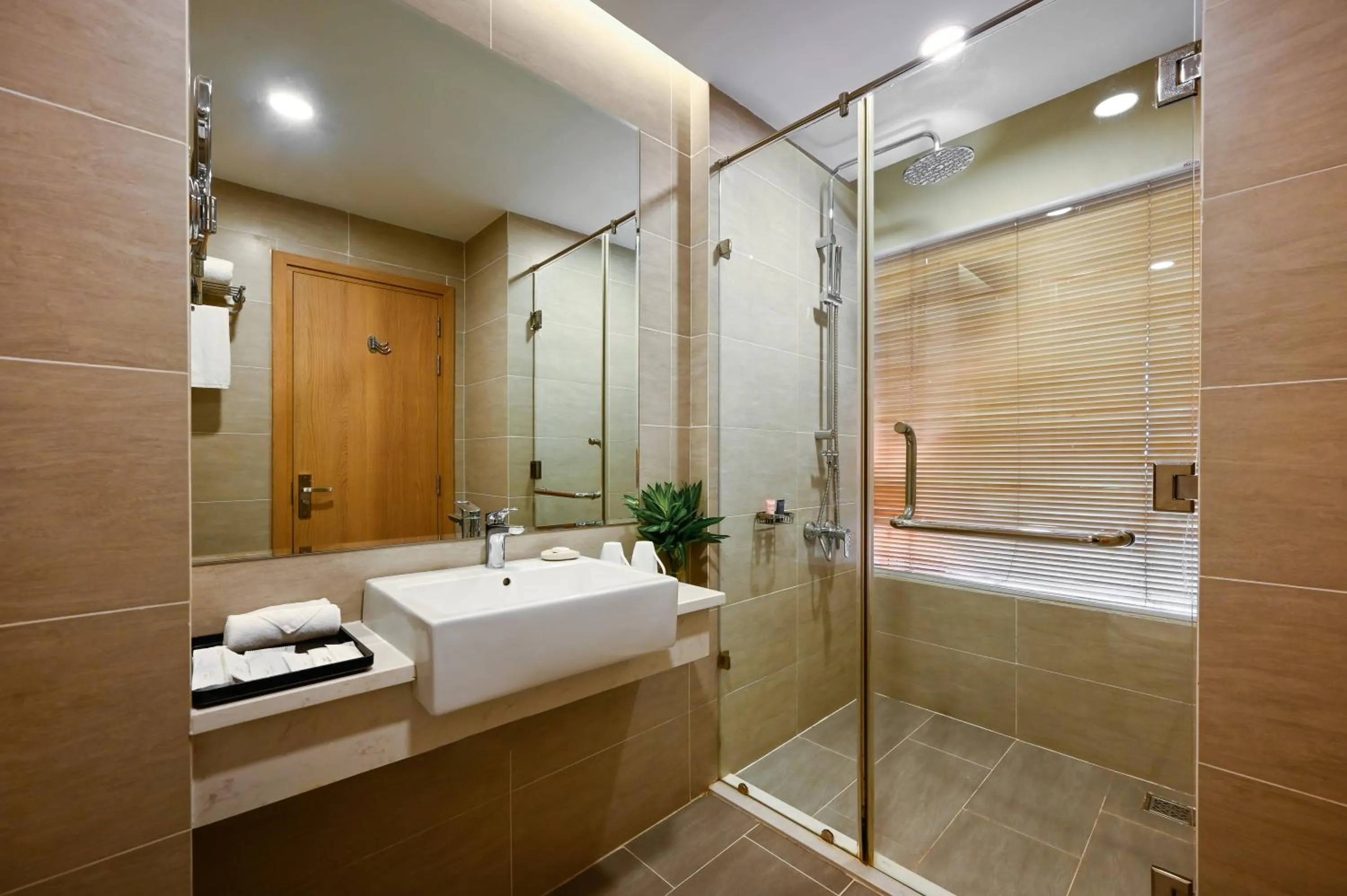 Shower in Muong Thanh Grand Saigon Centre Hotel