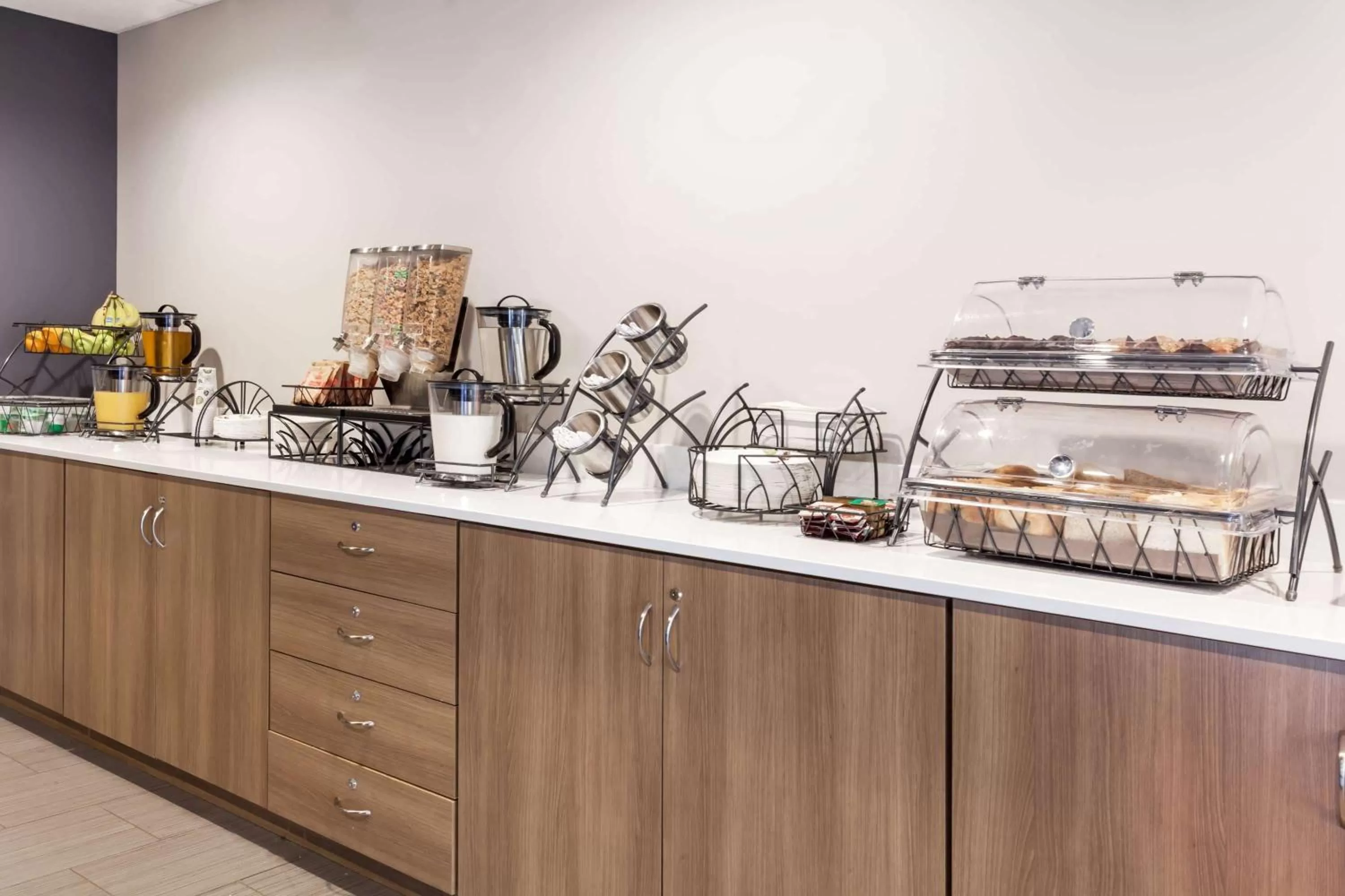 Restaurant/places to eat in Microtel Casselman