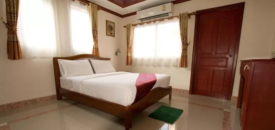 Bed in Bluebird Inn Pattaya