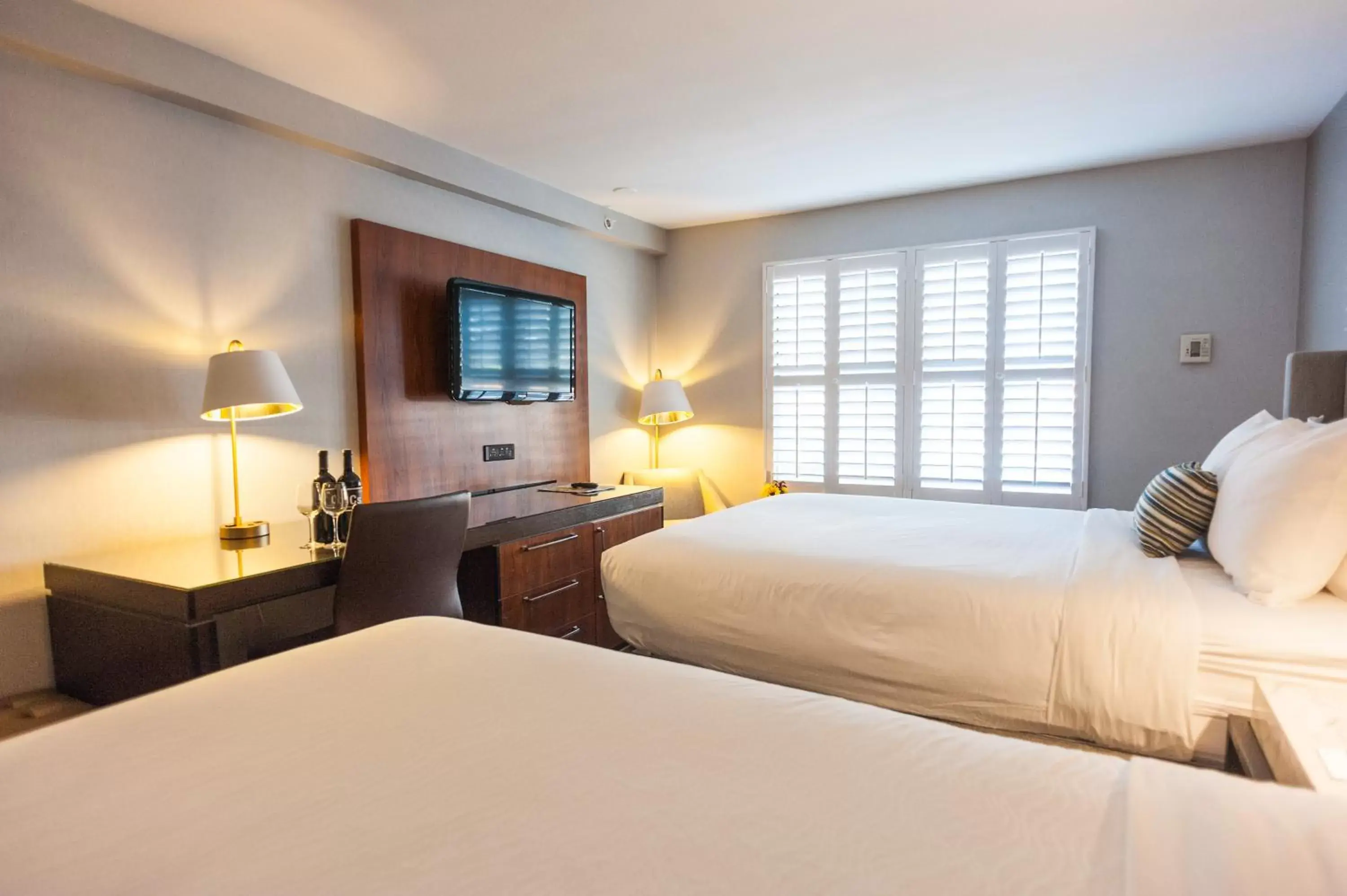 Standard Queen Room with Two Queen Beds and Roll-In Shower - Mobility Access in Hotel Indigo Napa Valley by IHG Standard Queen Room with Two Queen Beds and Roll-In Shower - Mobility Access in Hotel Indigo Napa Valley by IHG