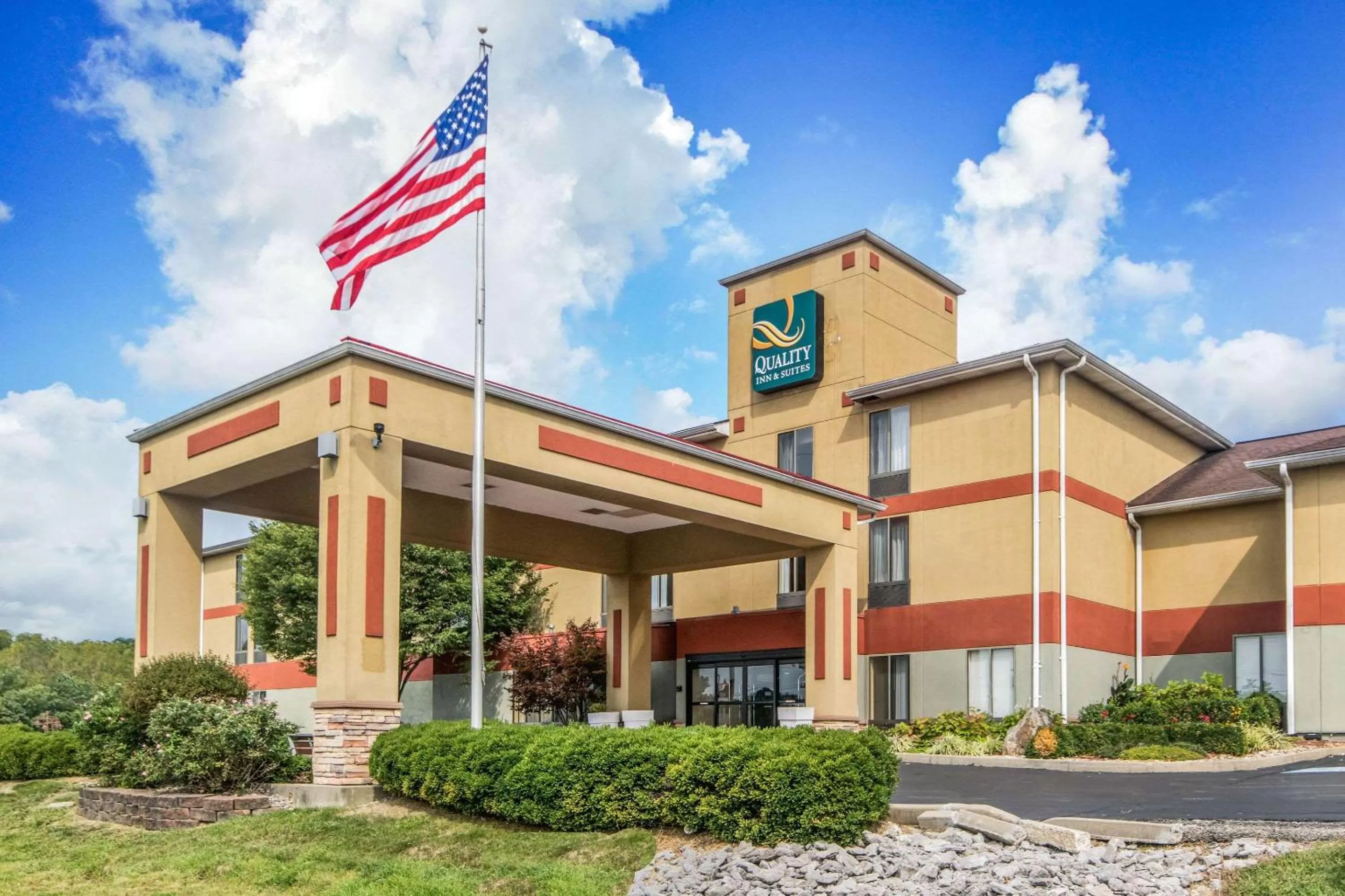 Property building in Quality Inn & Suites Lawrenceburg